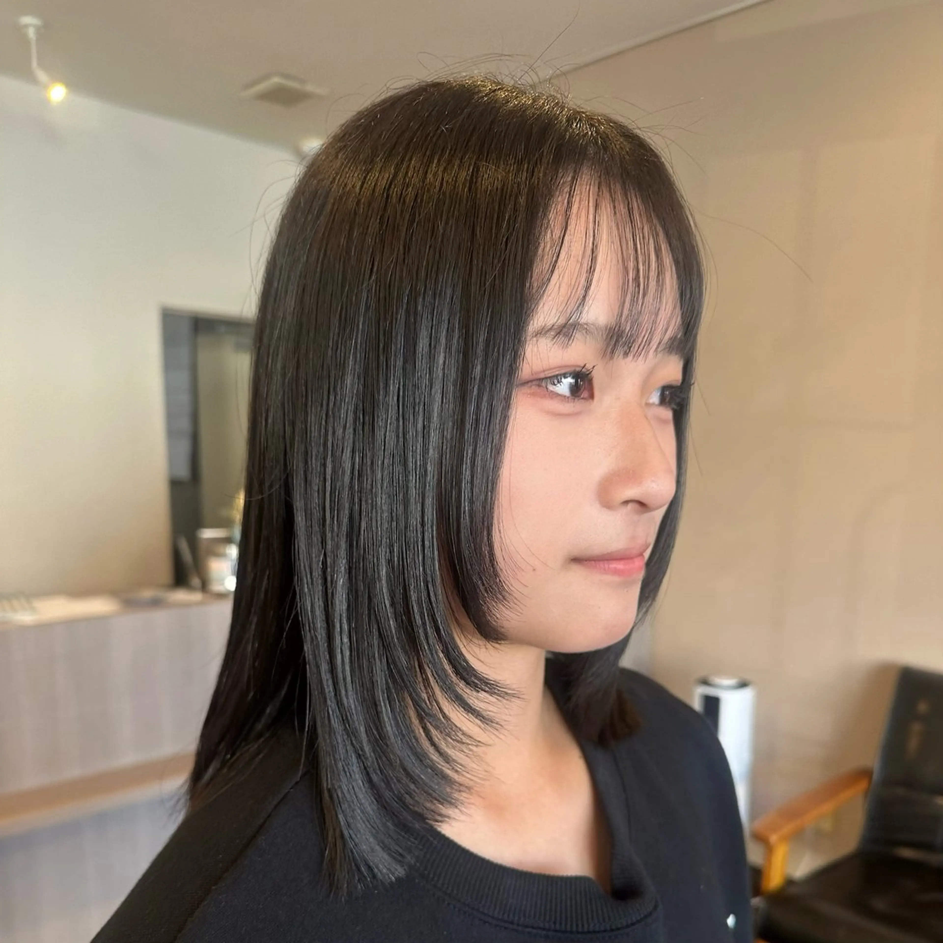 ミディアム 小嶋 菜々子のヘアスタイル