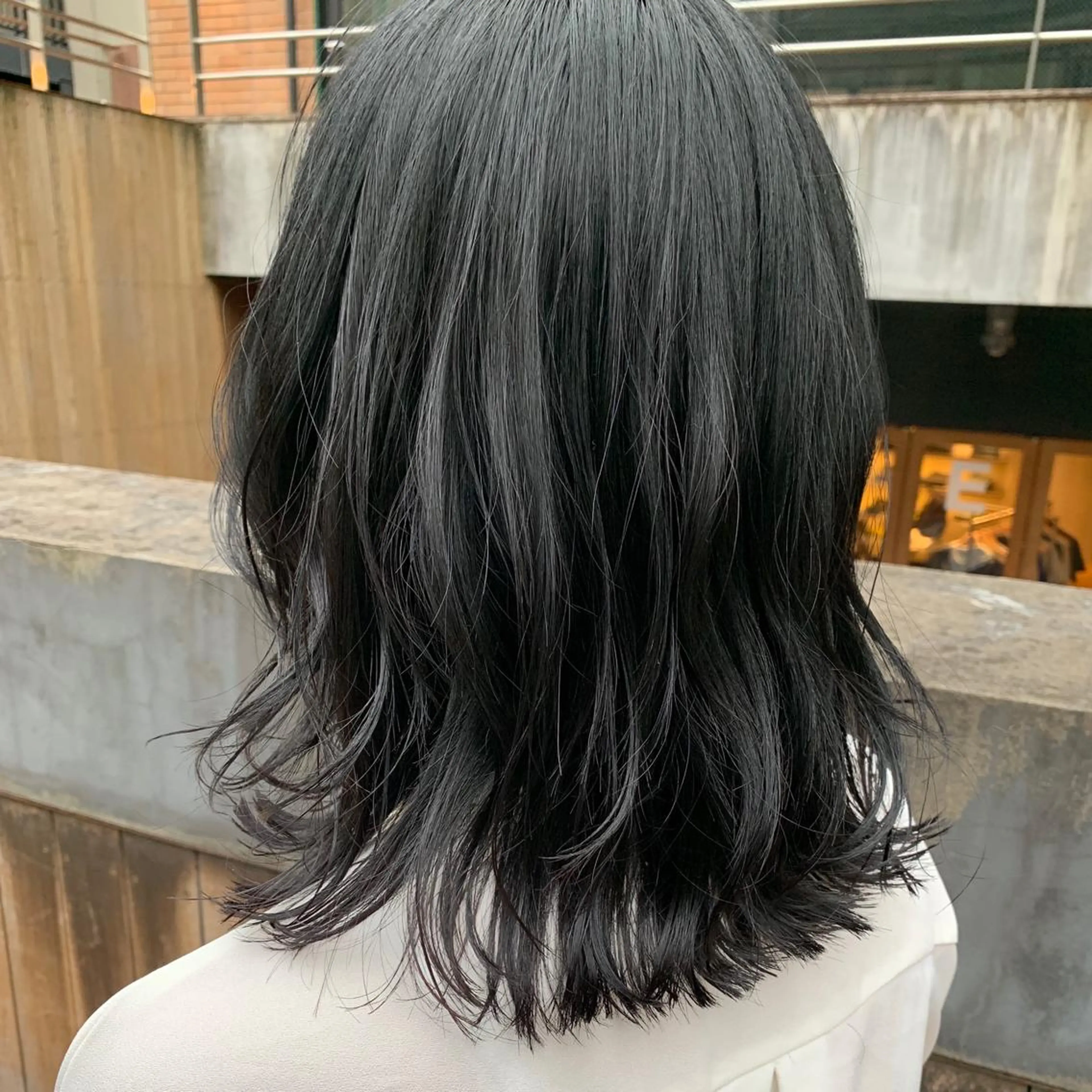 ミディアム カラー パーマ ヘアアレンジ 黒髪 透明感カラー グレージュ カット ヘアカラー トリートメント 松田 亮葉のヘアスタイル