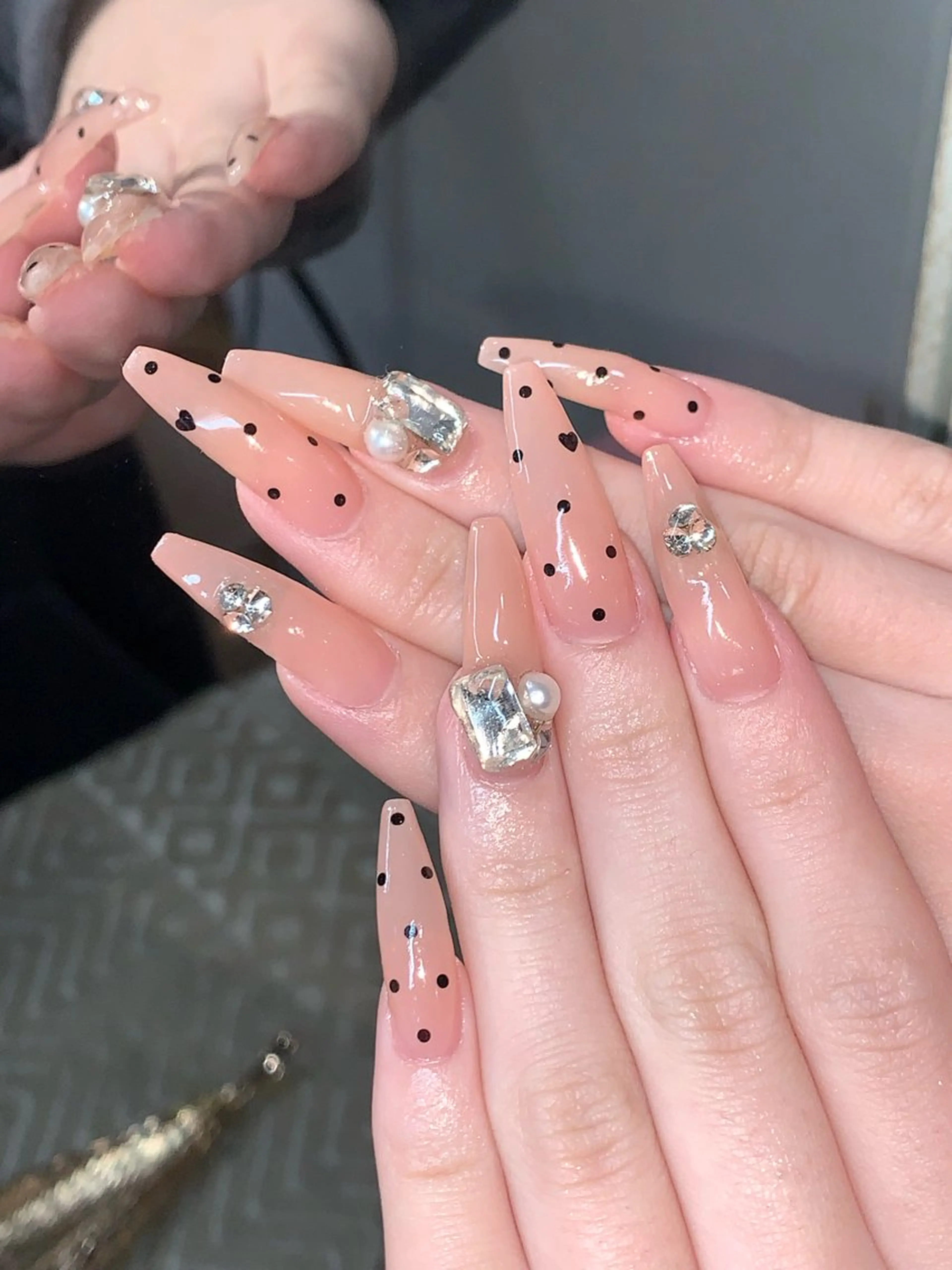 ネイル ハンドネイル NES NAIL所属・さゆり￤推しキャラ ￤ロングネイル🩷のネイルデザイン