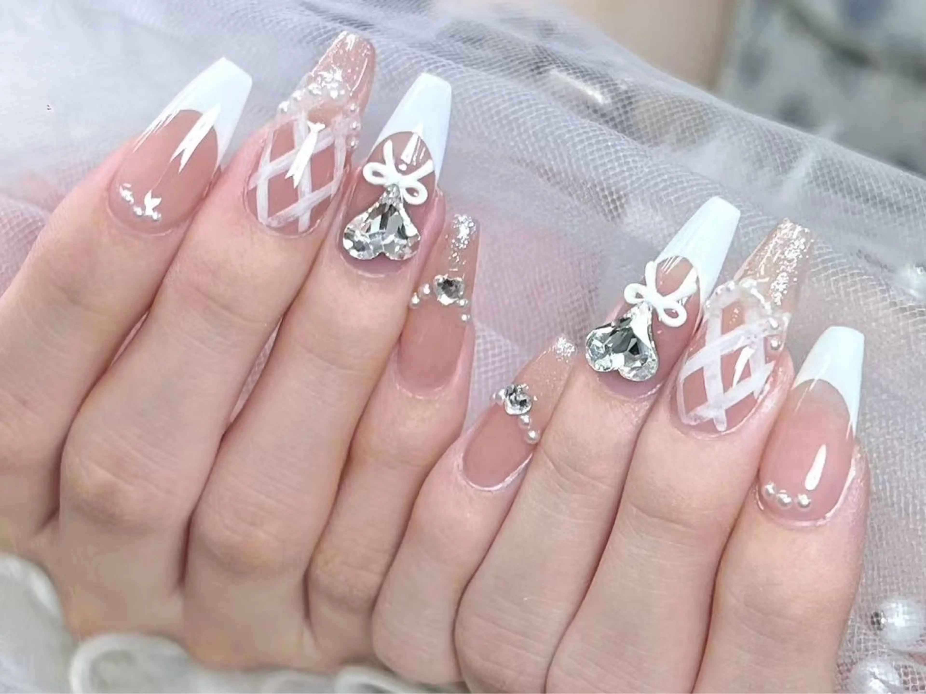 メンズ ネイル メンズ韓国風 アートネイル フレンチネイル ジェルネイル キラキラネイル ハンドネイル Bloom スカルプ専門店のネイルデザイン