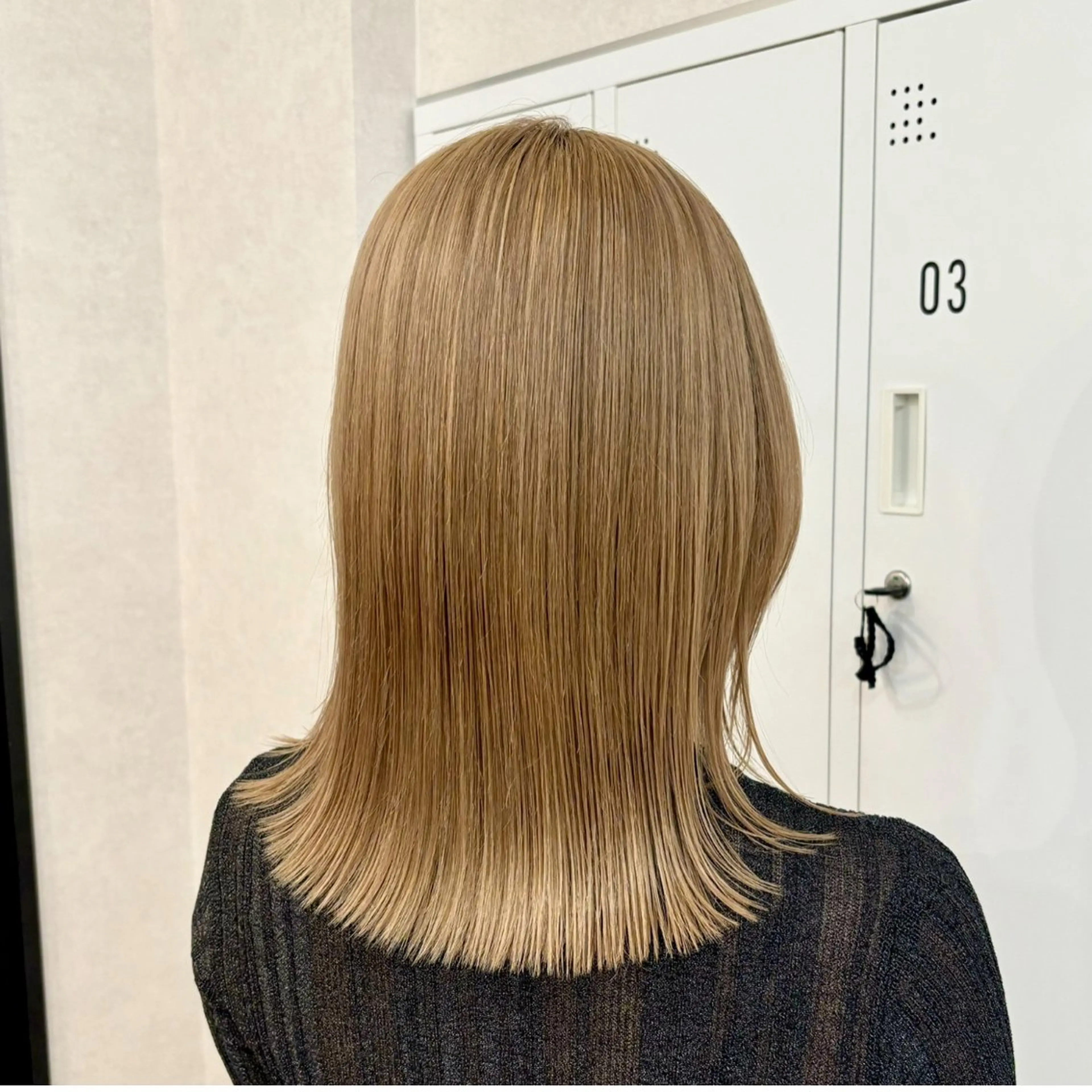 ミディアム カラー ネヅ カオルのヘアスタイル