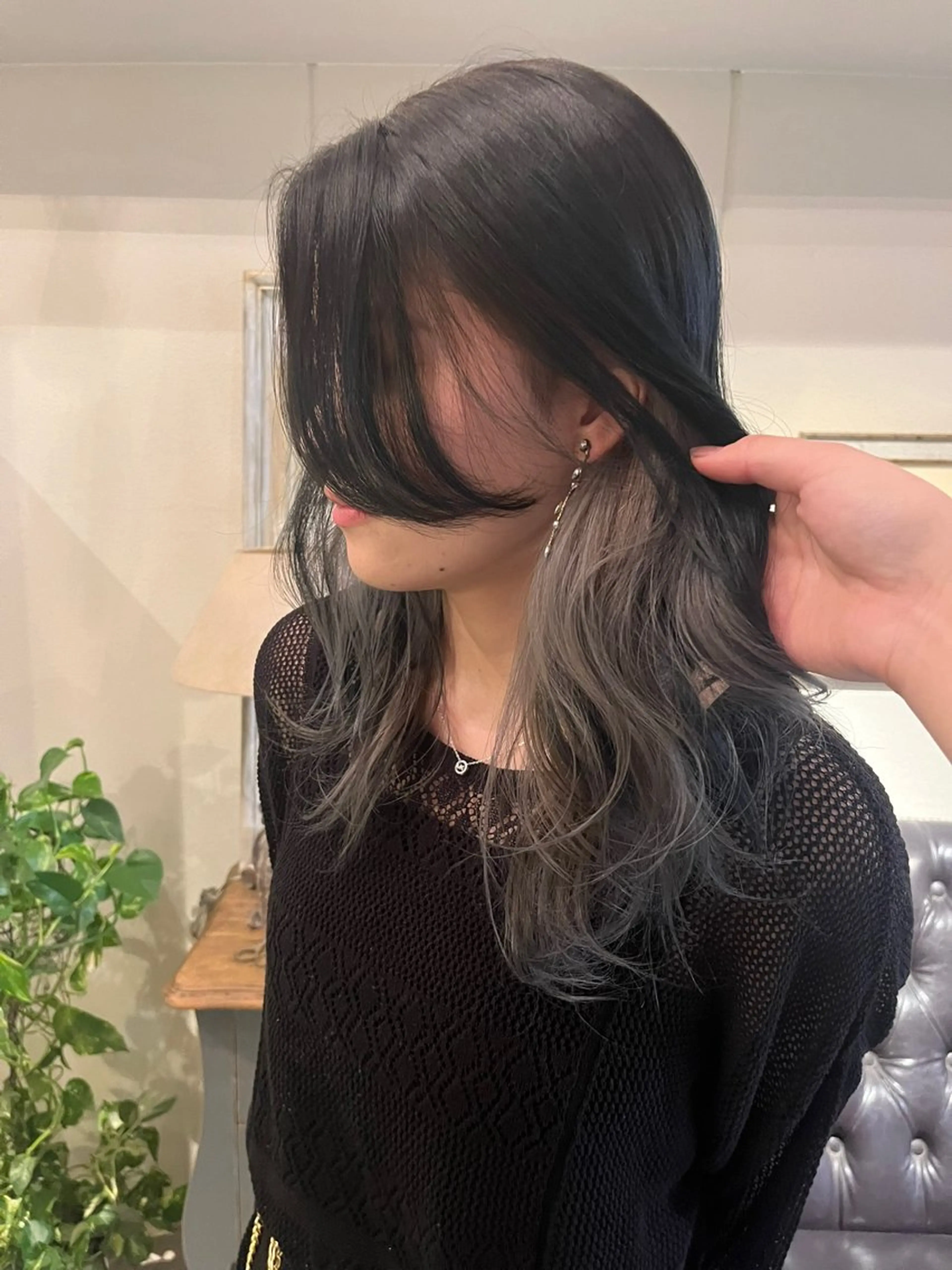 カラー 黒髪 ブルーカラー ブルーブラック イイダ ヒナのヘアスタイル