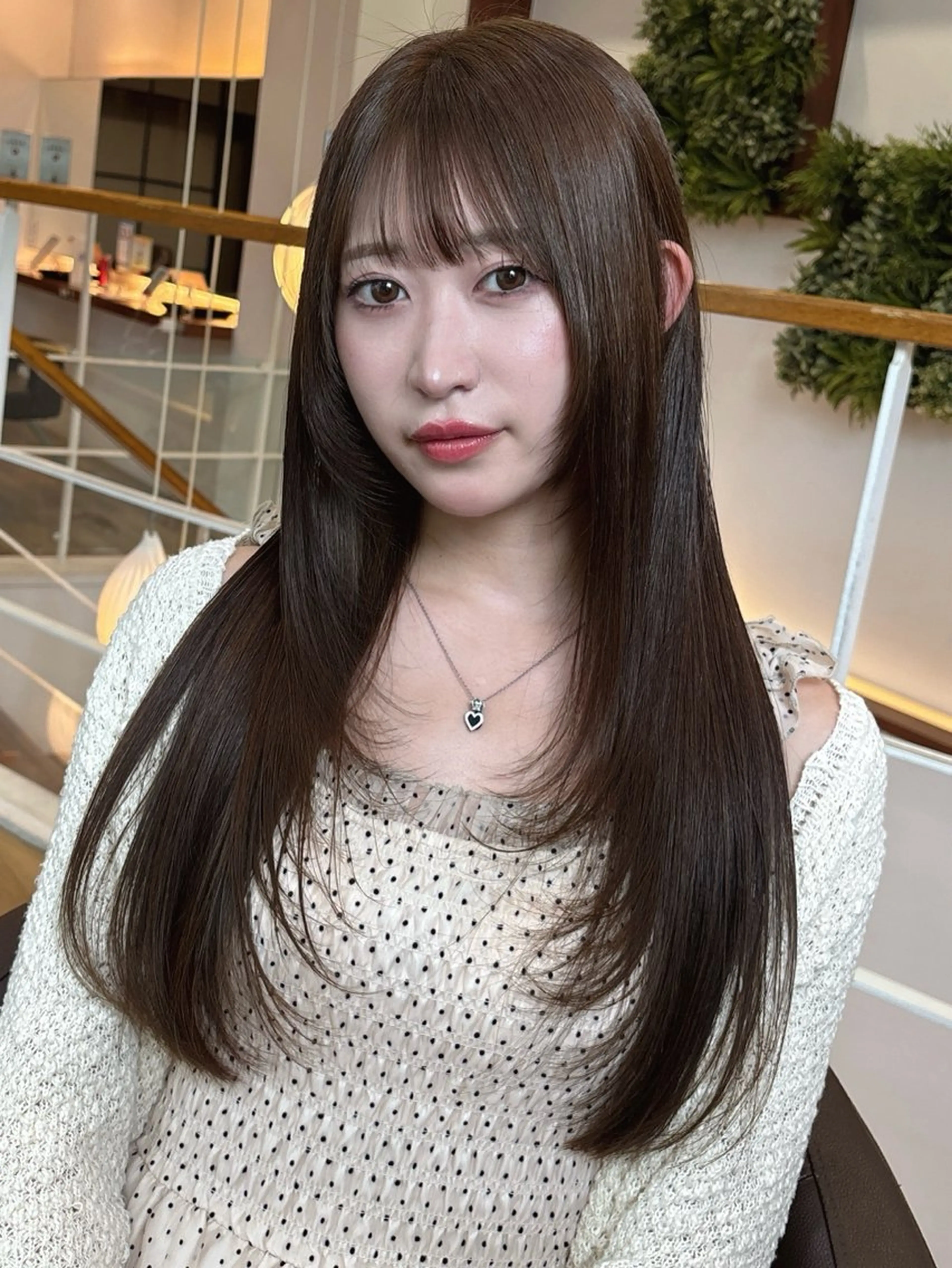 ロング カラー グレージュ オリーブグレージュ オリーブグレー レイヤーカット カット ヘアカラー トリートメント レイヤーカット /透明感/千葉怜寿のヘアスタイル