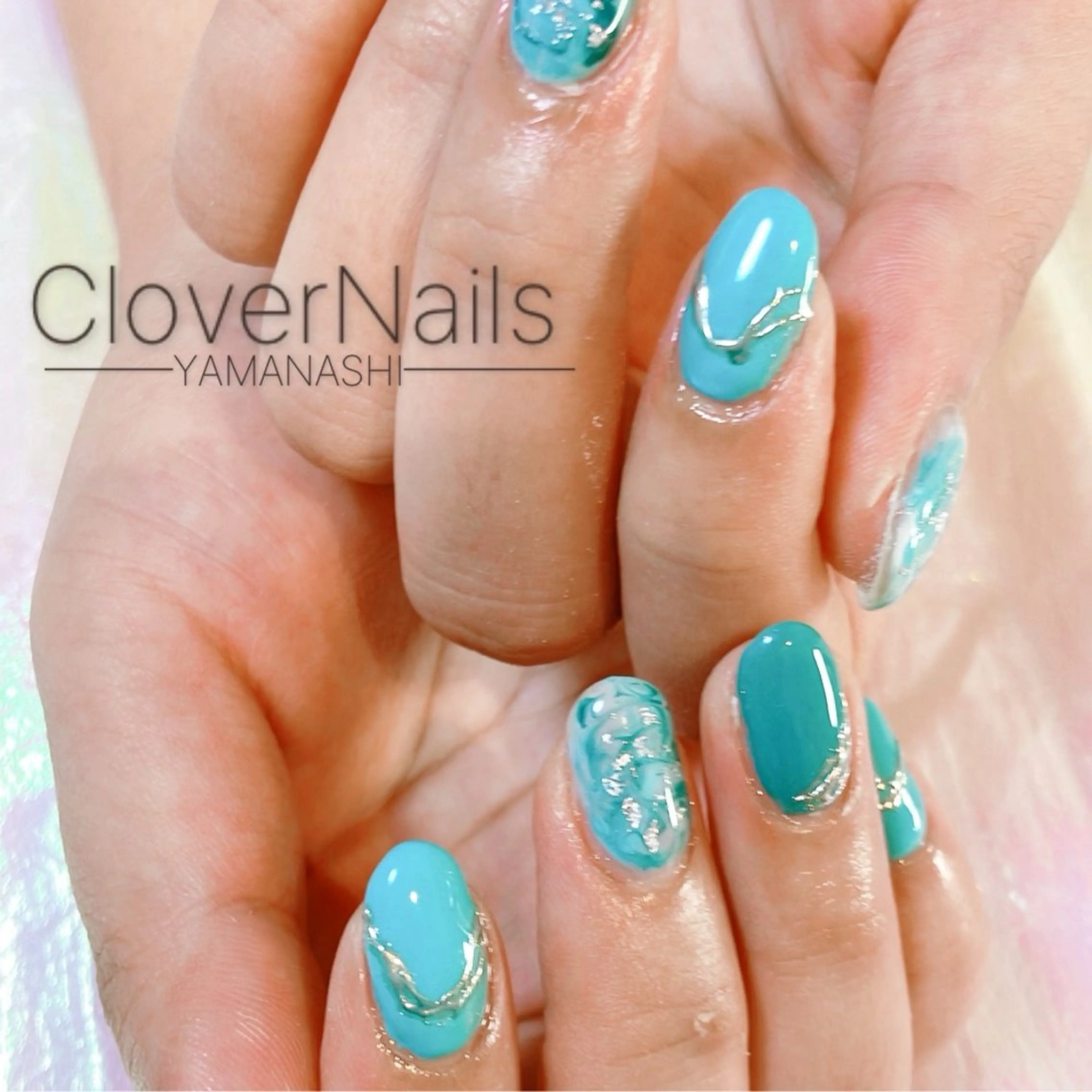 ネイル グリーン 大理石ネイル(マーブル) ミラーネイル 夏ネイル ハンドネイル 自宅ネイルサロン クロバーネイルのネイルデザイン