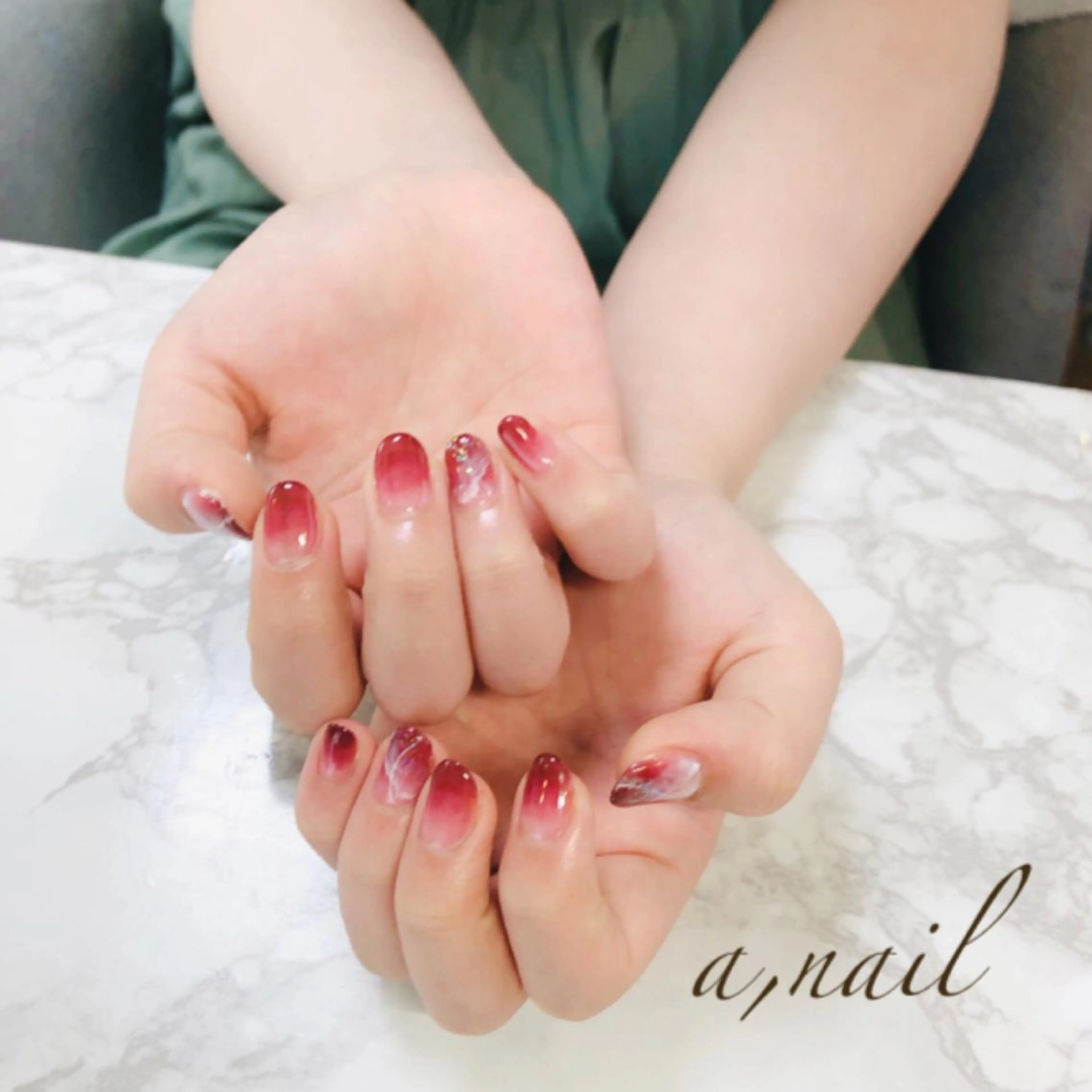 ネイル フットネイル ジェルネイル グラデーション ラメ(グリッター) ラメグラデーション ハンドネイル ネイルサロン エーネイルのネイルデザイン