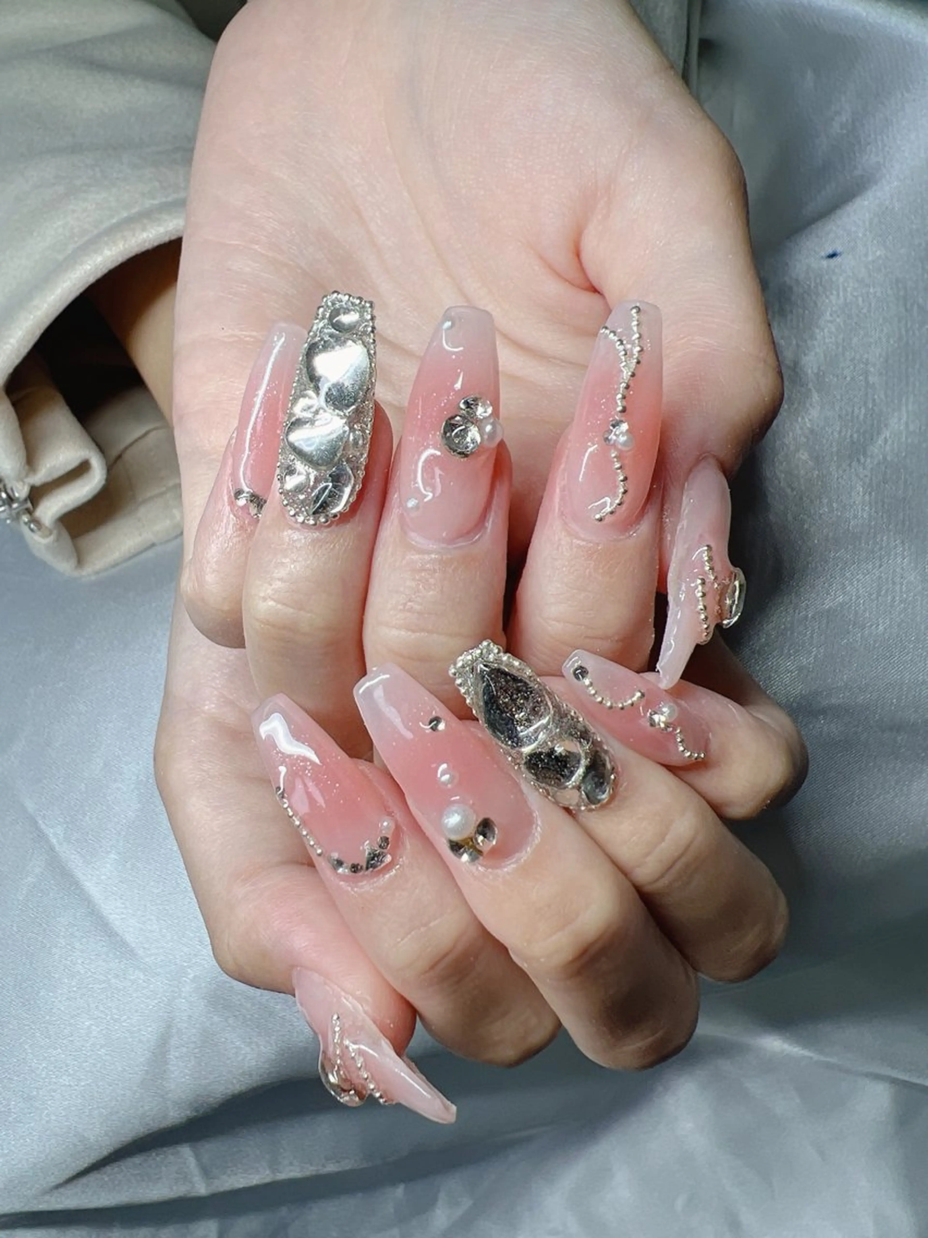 ネイル 長さ出し グラデーション 卒業式 キラキラネイル マグネットネイル Lee Nailsのネイルデザイン