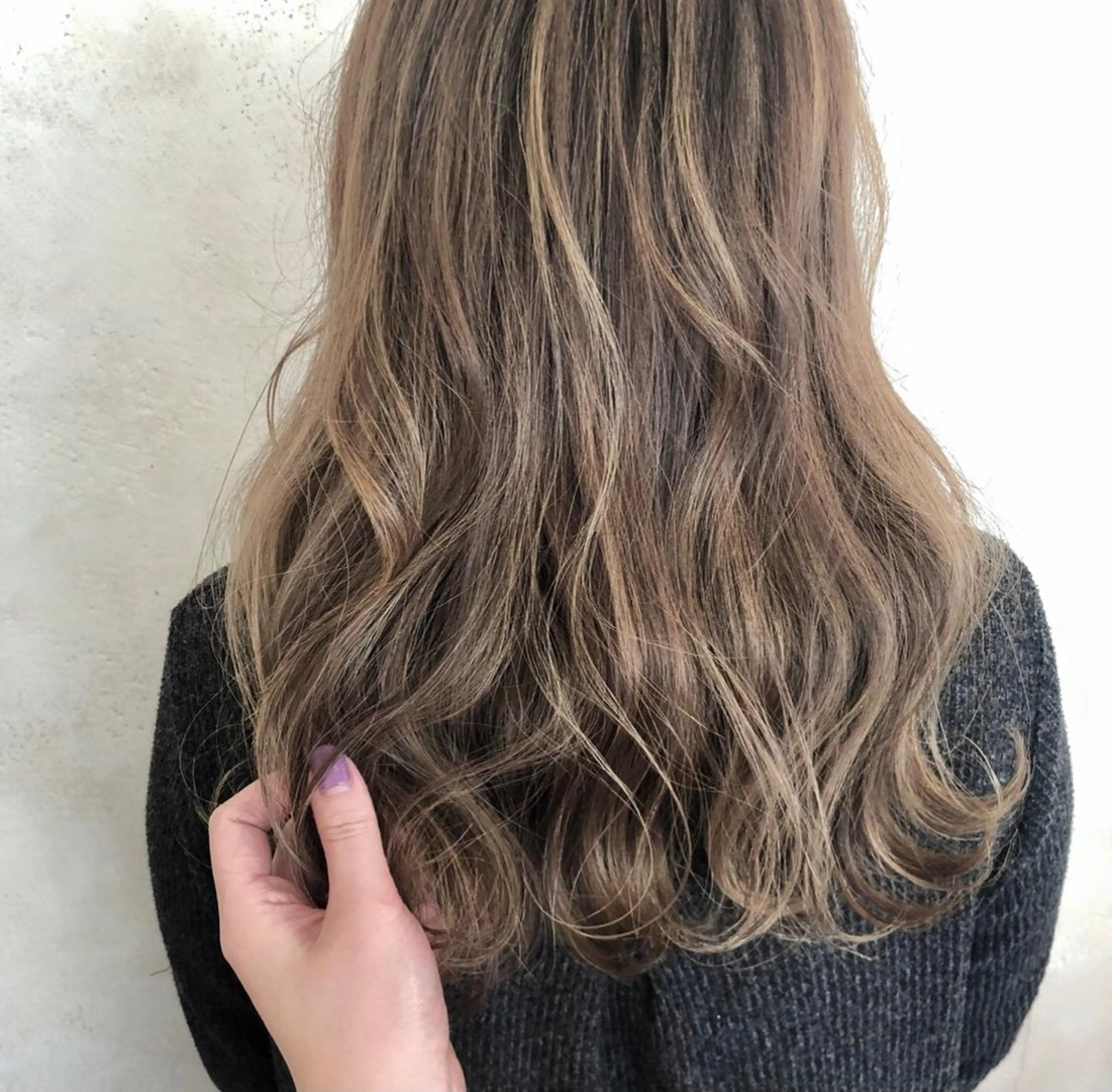 ロング アッシュ ハイライト ヘアカラー トリートメント Saori / さおりのヘアスタイル