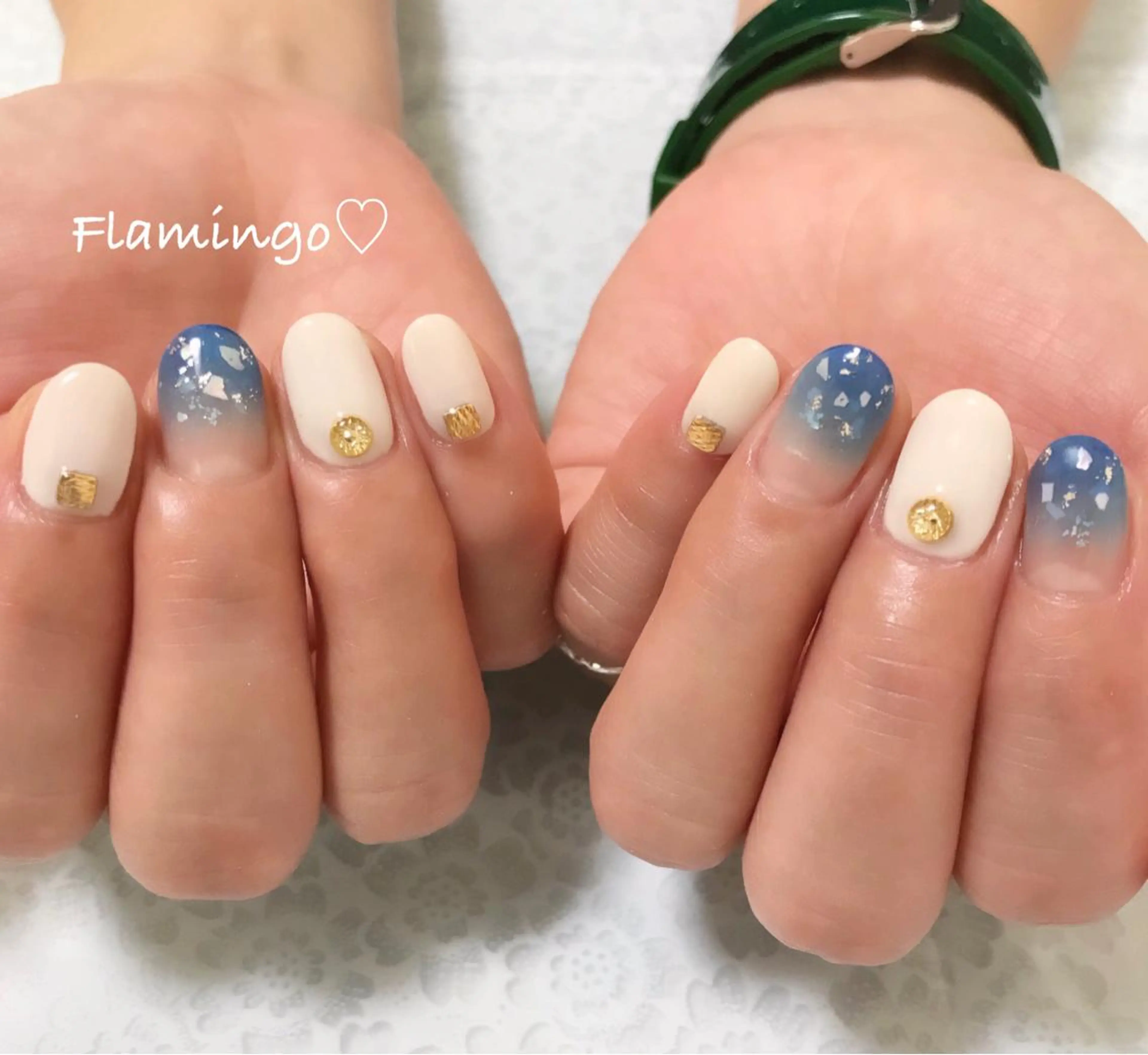 ネイル ブルー ジェルネイル グラデーション キラキラネイル ニュアンスネイル フィルイン／自爪育成 ／爪に優しい施術のネイルデザイン