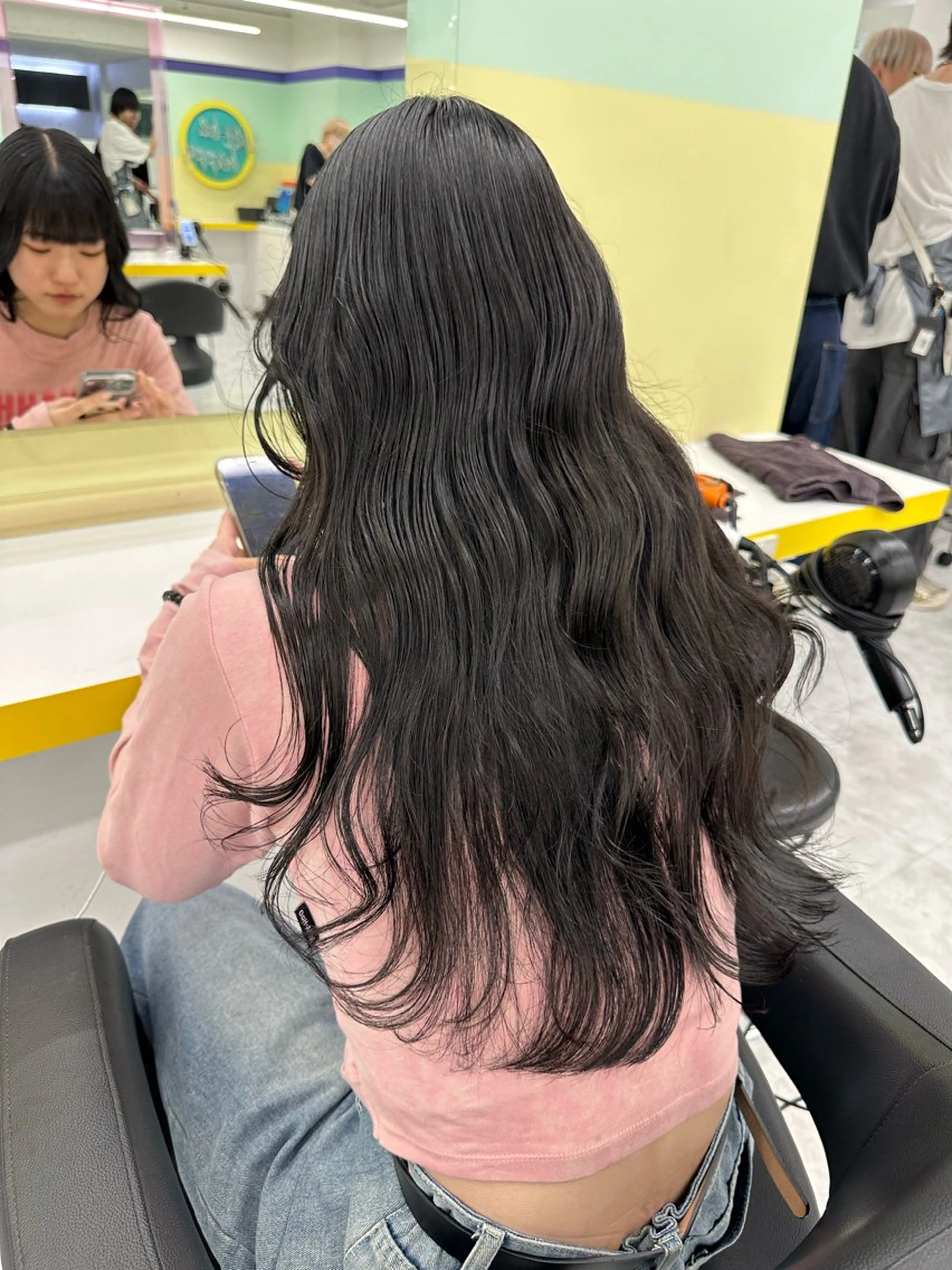 カラー ブリーチ縮毛矯正加藤 赤み無し透明感ヘアのヘアスタイル