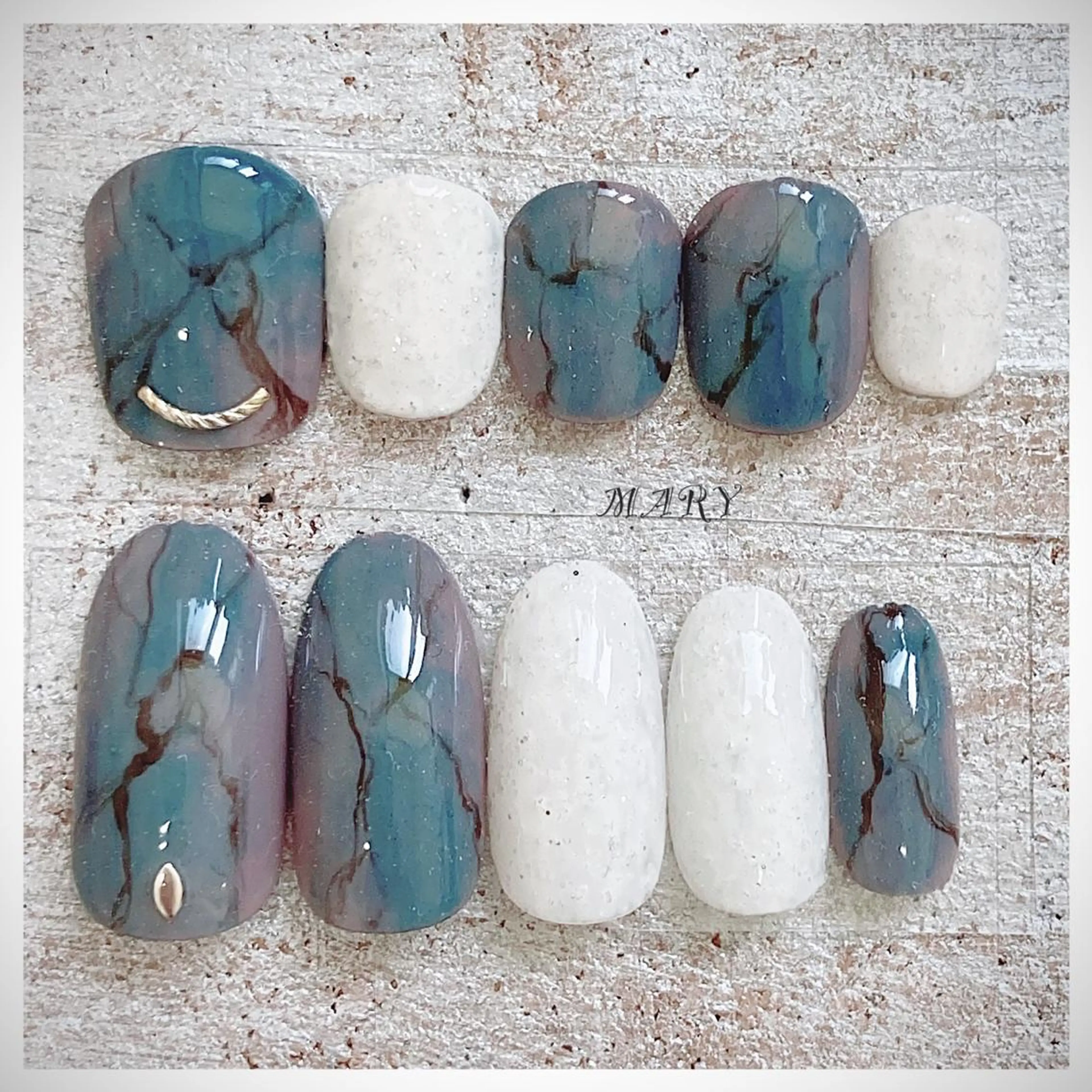 ネイル フットネイル おそろいネイル ニュアンスネイル ワンカラーネイル ホワイト フットネイル Mary nail .narumiのネイルデザイン