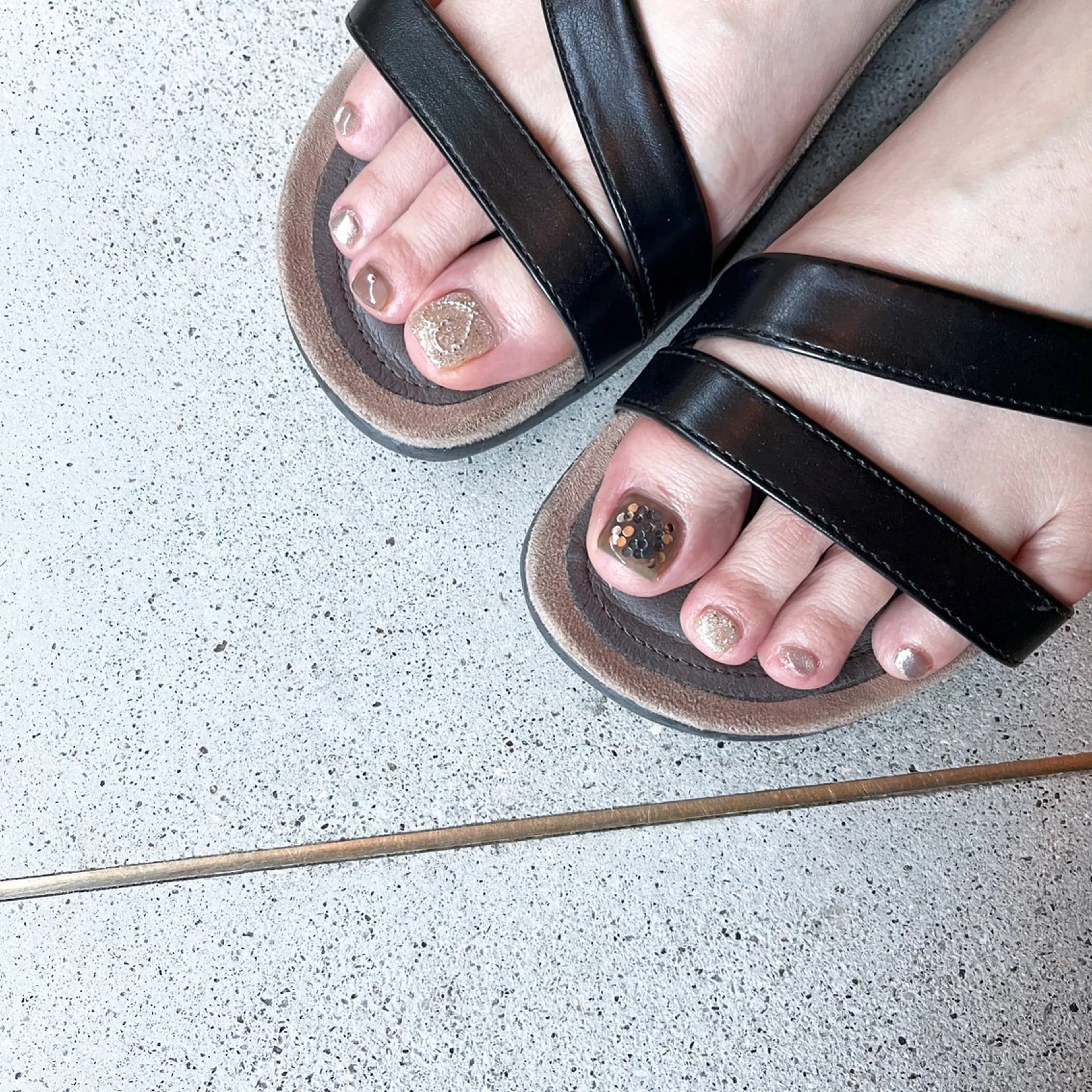 ネイル キラキラネイル フットネイル K Aのネイルデザイン