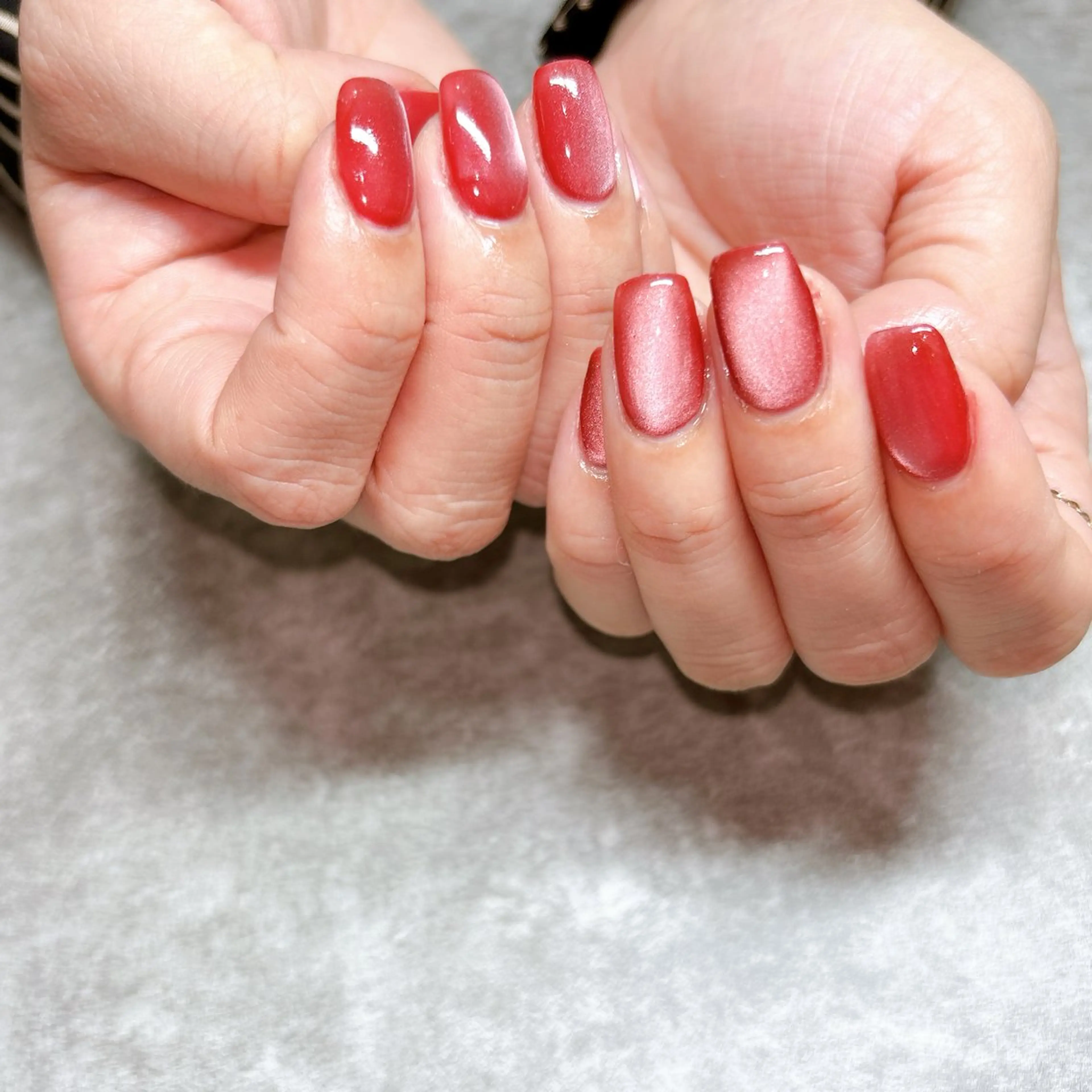 ネイル マグネットネイル ワンカラーネイル 赤色 ハンドネイル Colar Nail 美容サロン archange内所属・Colar Nailのネイルデザイン