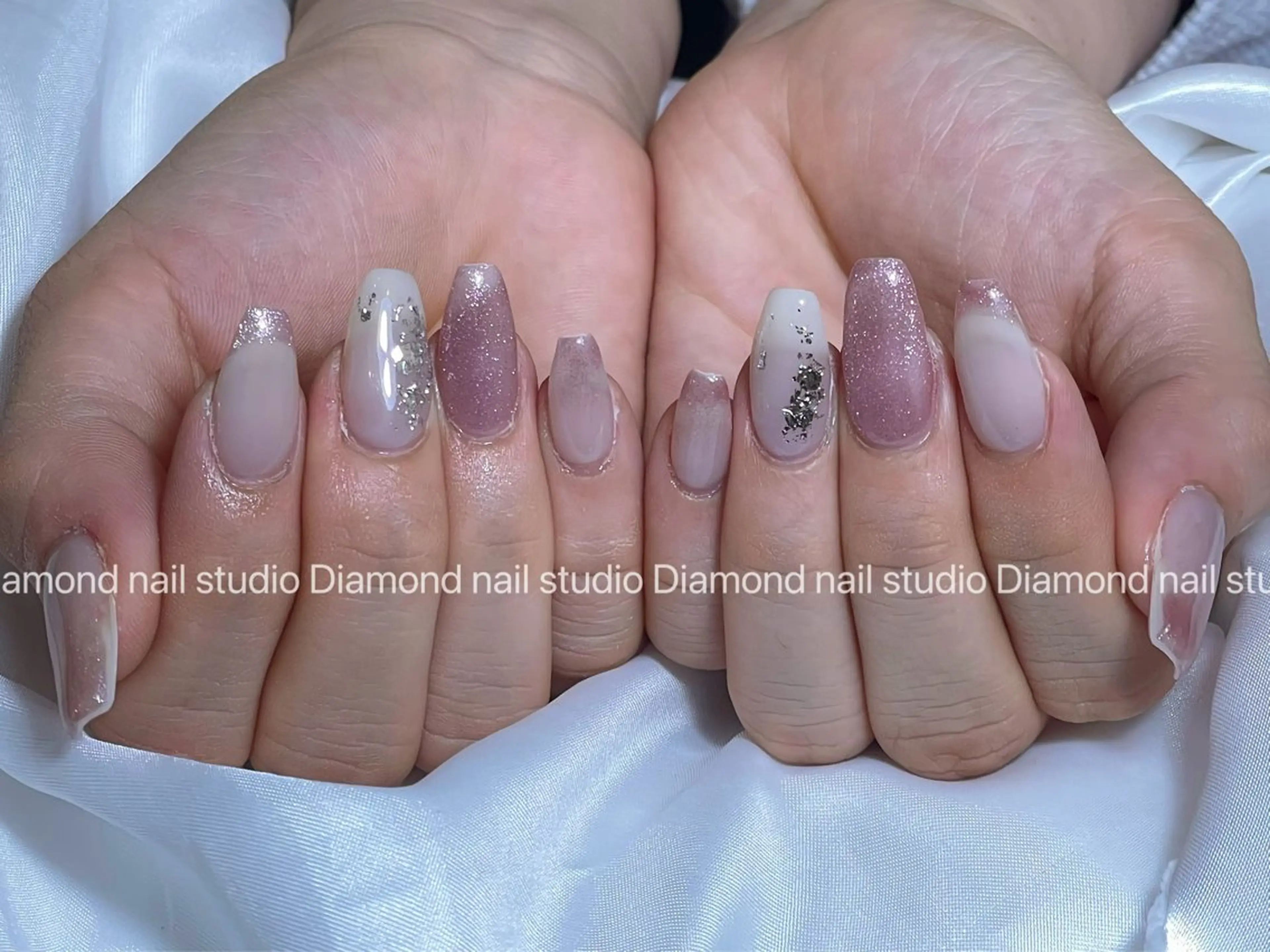 ネイル アートネイル オーロラネイル フラッシュネイル ガーリー キラキラネイル ハンドネイル Una NAILMANAMIのネイルデザイン