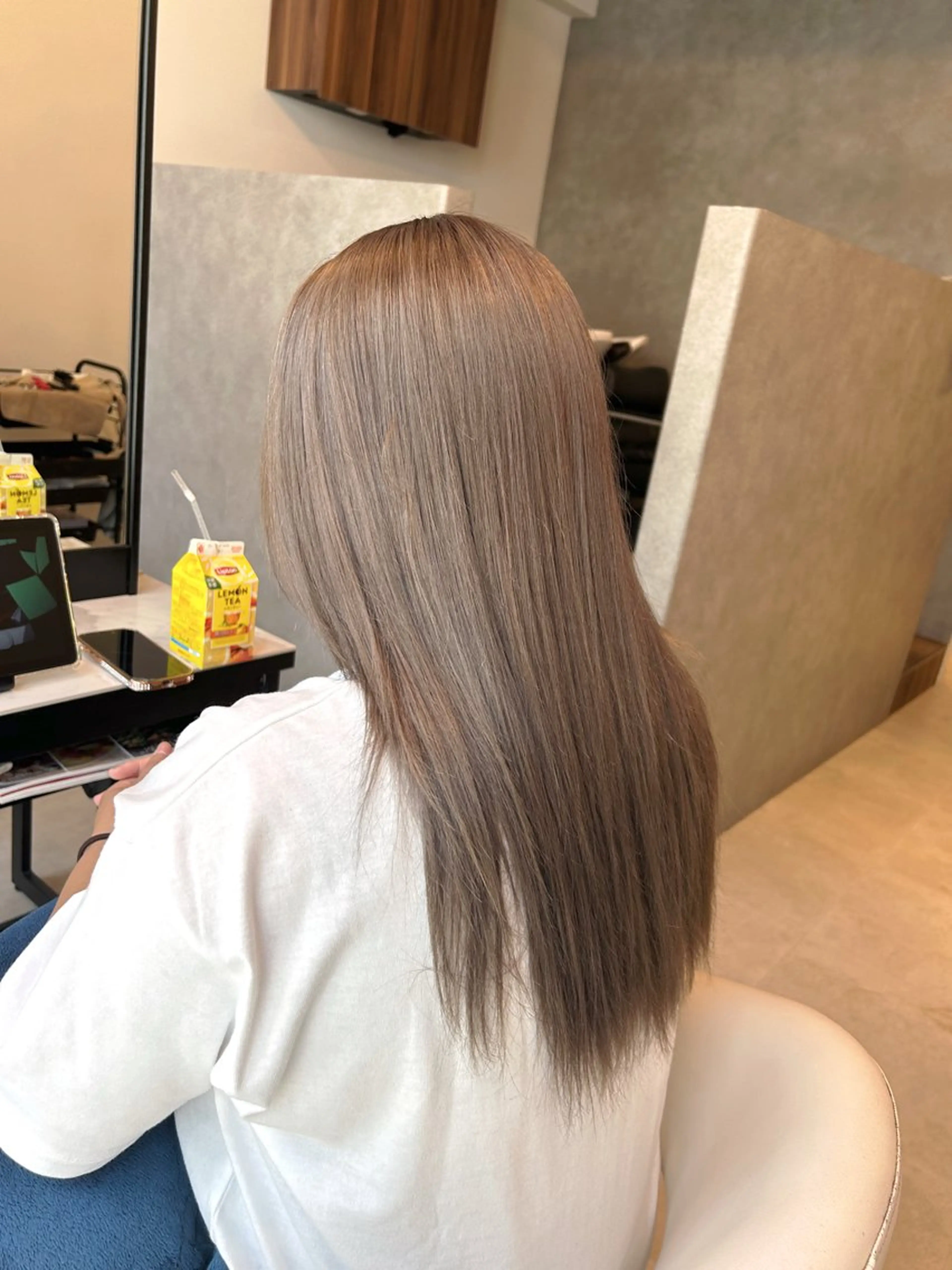ロング カラー ブリーチ グレージュ カット ヘアカラー 山田 守のヘアスタイル