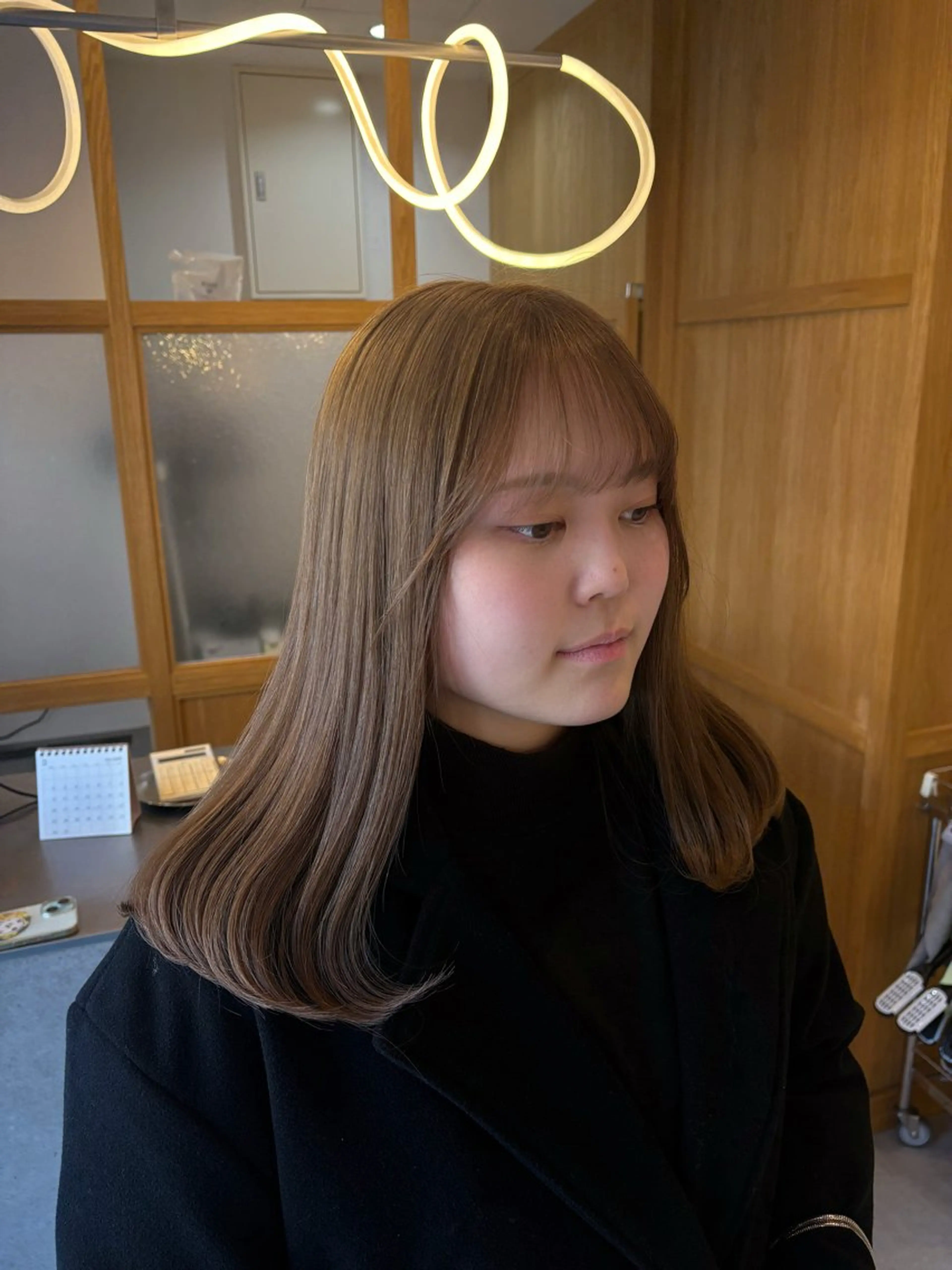 セミロング three. 牧薗 里央のヘアスタイル