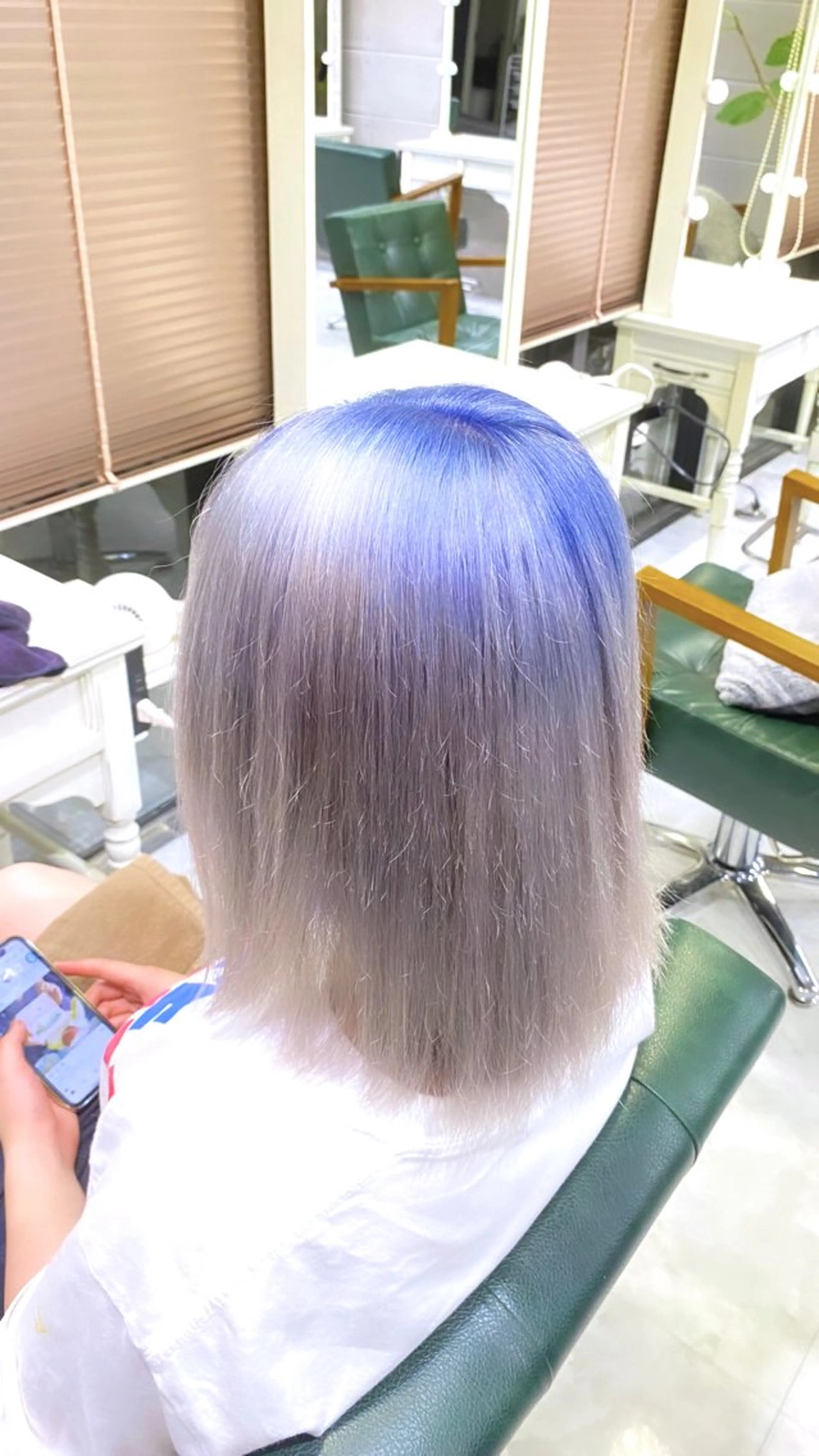 ミディアム カラー ブルーカラー シルバー カット ヘアカラー 金子 真悠のヘアスタイル