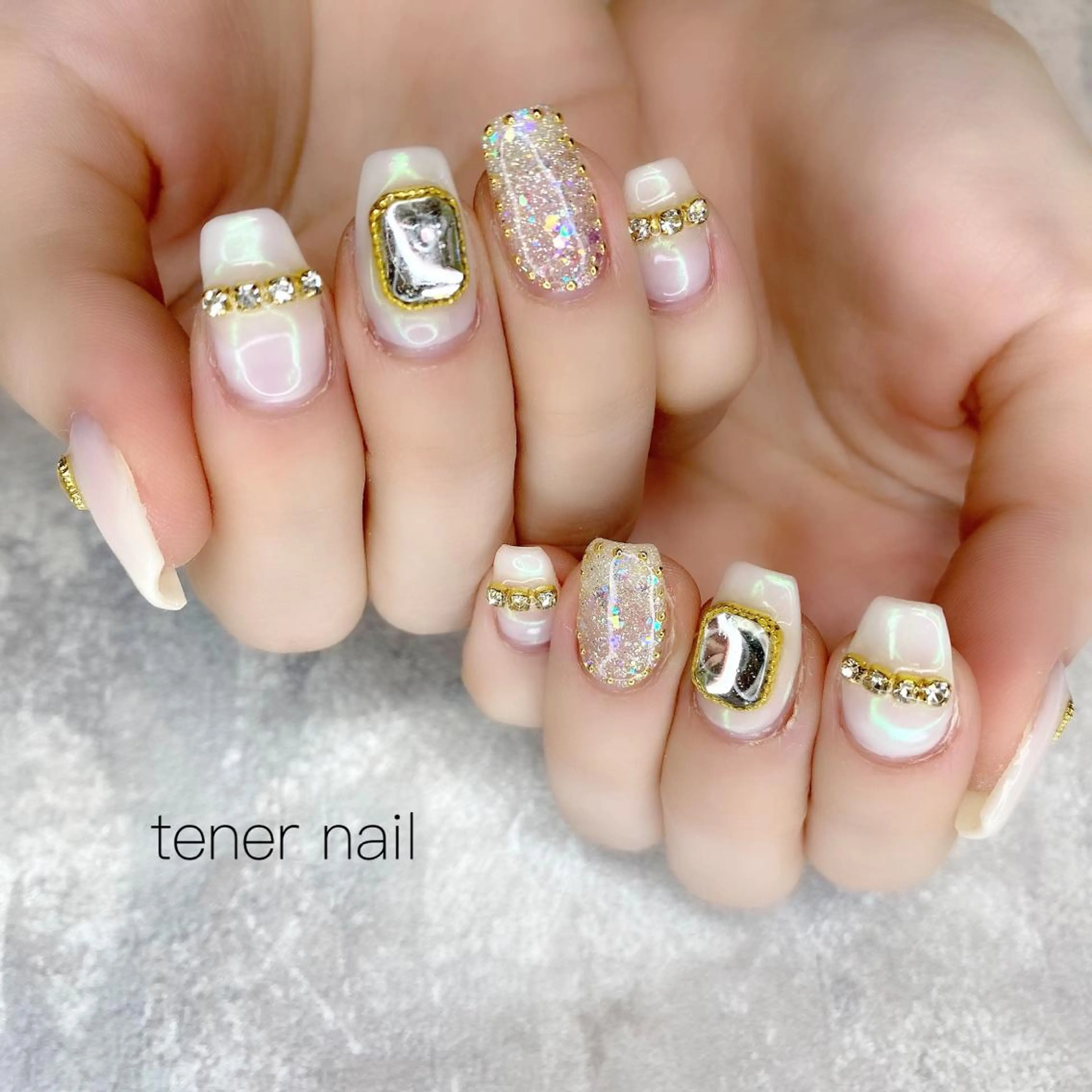 ネイル キラキラネイル ホワイト テネルネイル tener nailのネイルデザイン