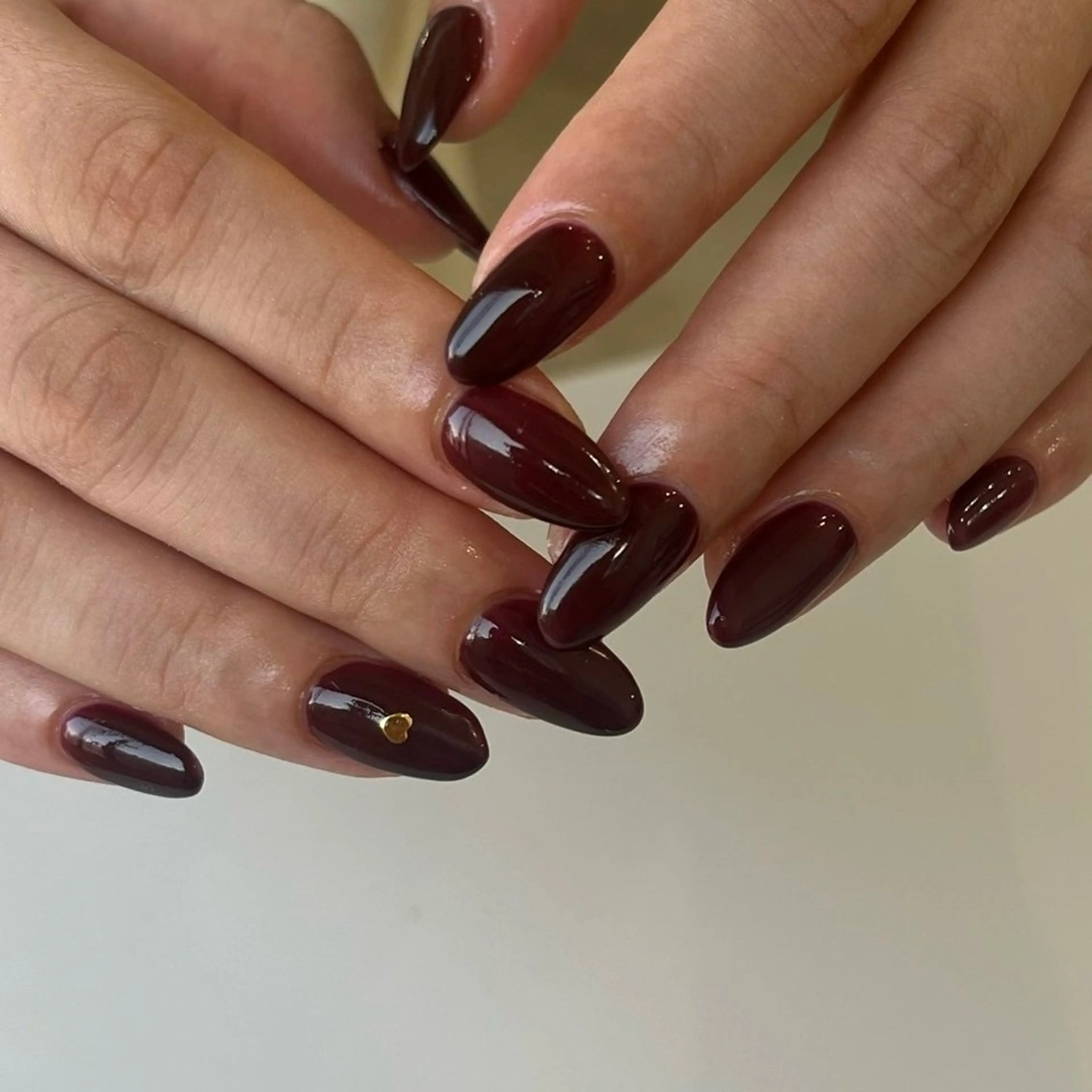 ネイル ボルドー ワンカラーネイル 赤色 ハンドネイル nail‪◯ petitnanoのネイルデザイン