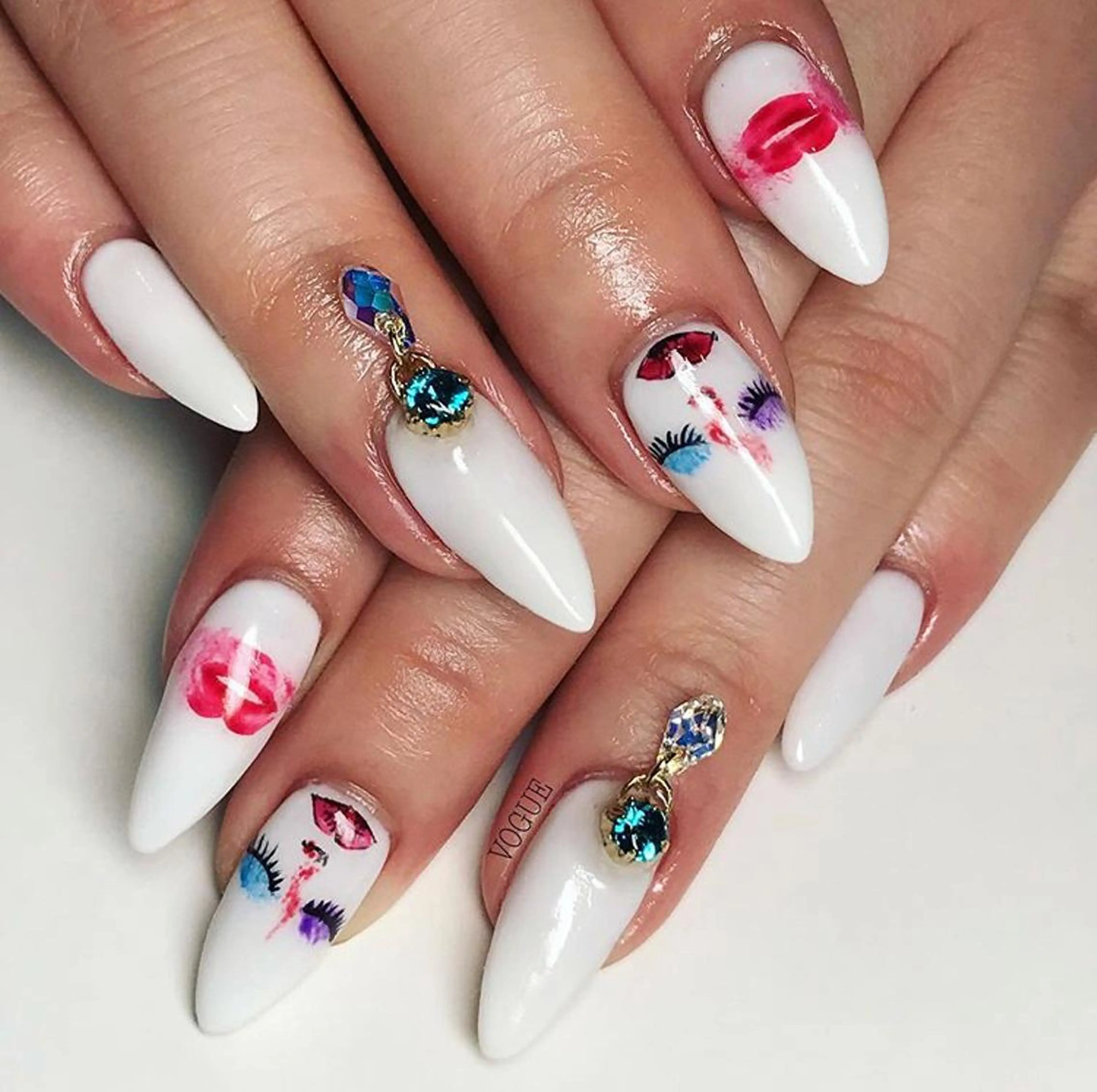 ネイル ハンドネイル VOGUE ×SWANのネイルデザイン