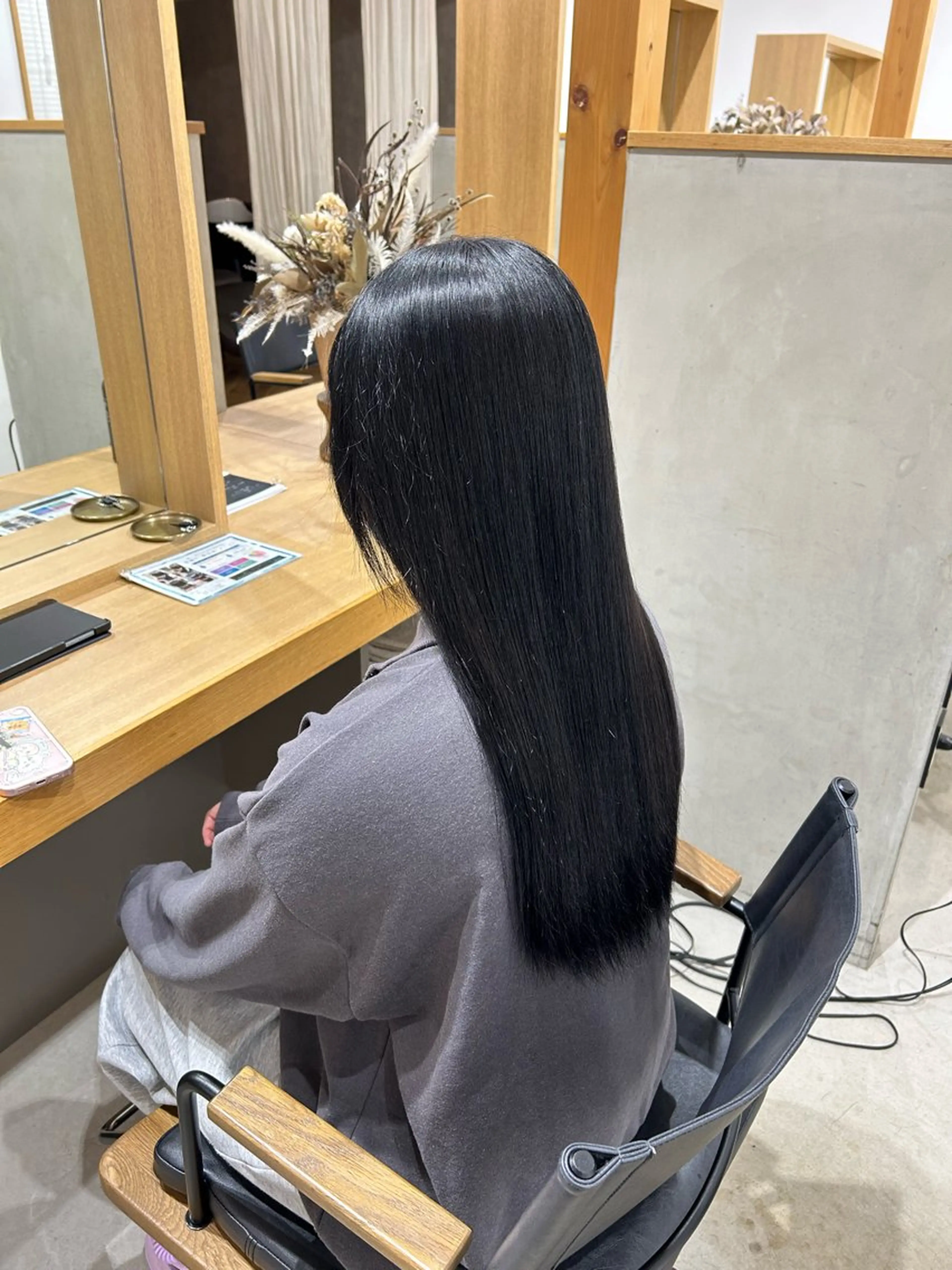 ロング カラー 黒髪 ブルーカラー ブルーブラック 透明感カラー 野崎 唯華のヘアスタイル