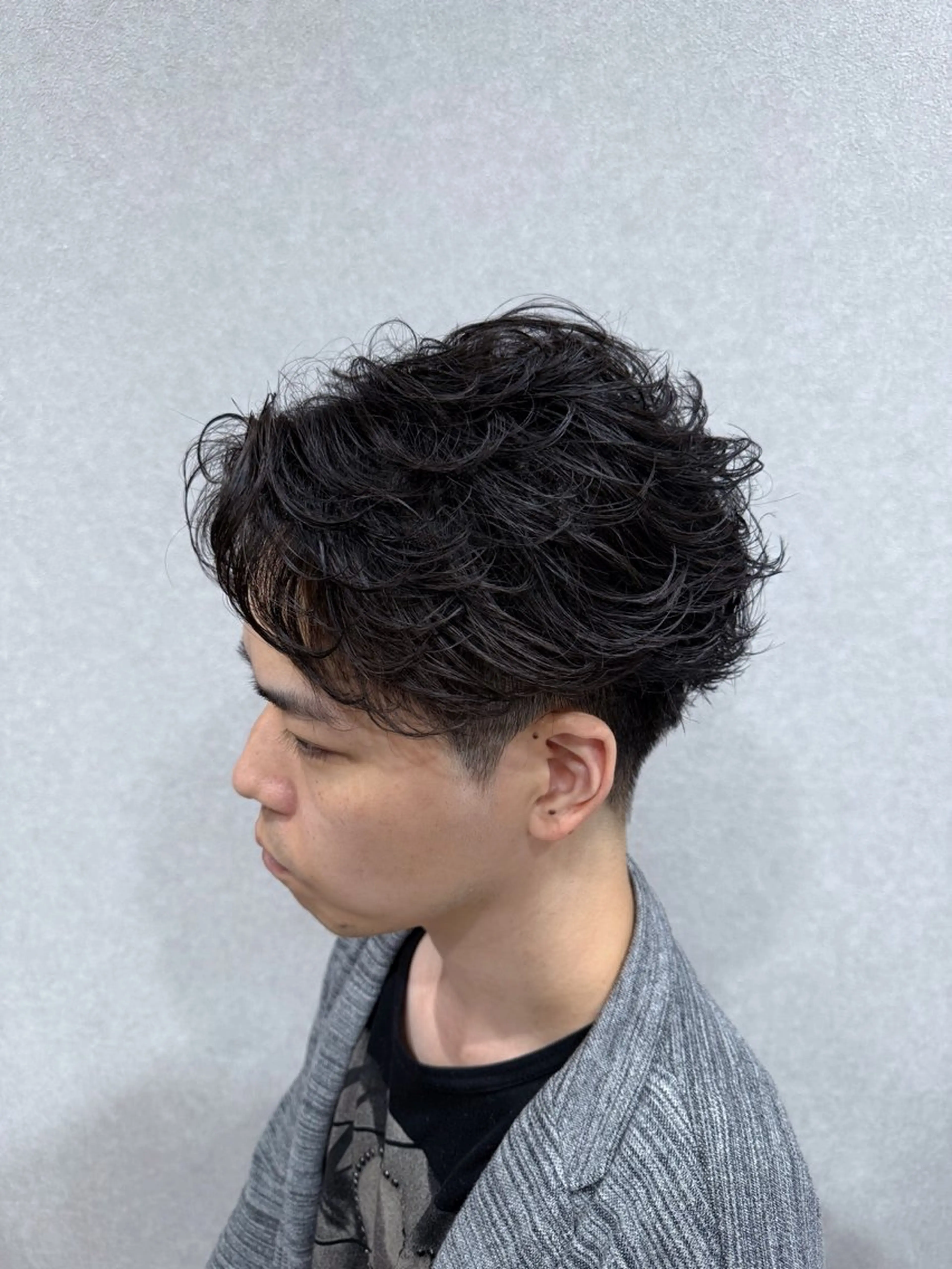 ミディアム パーマ ヘアアレンジ メンズ ミディアムパーマ フェザーパーマ メンズパーマ カット パーマ メンズNo.1美容師 Coshoのヘアスタイル