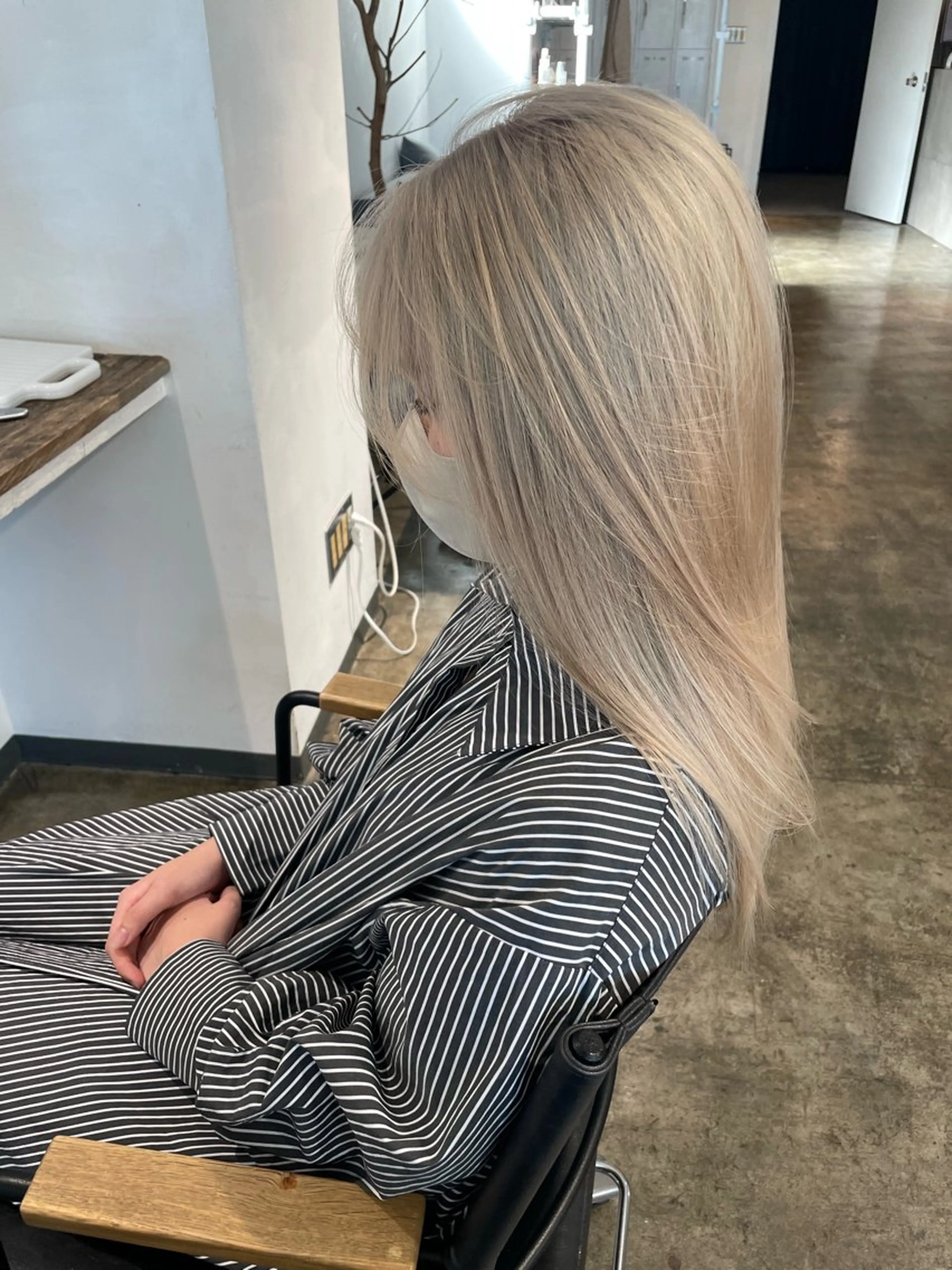 ロング カラー ベージュカラー ブリーチ ハイトーンカラー ホワイトベージュ ムラ修正/ ハイトーン💖Riaのヘアスタイル