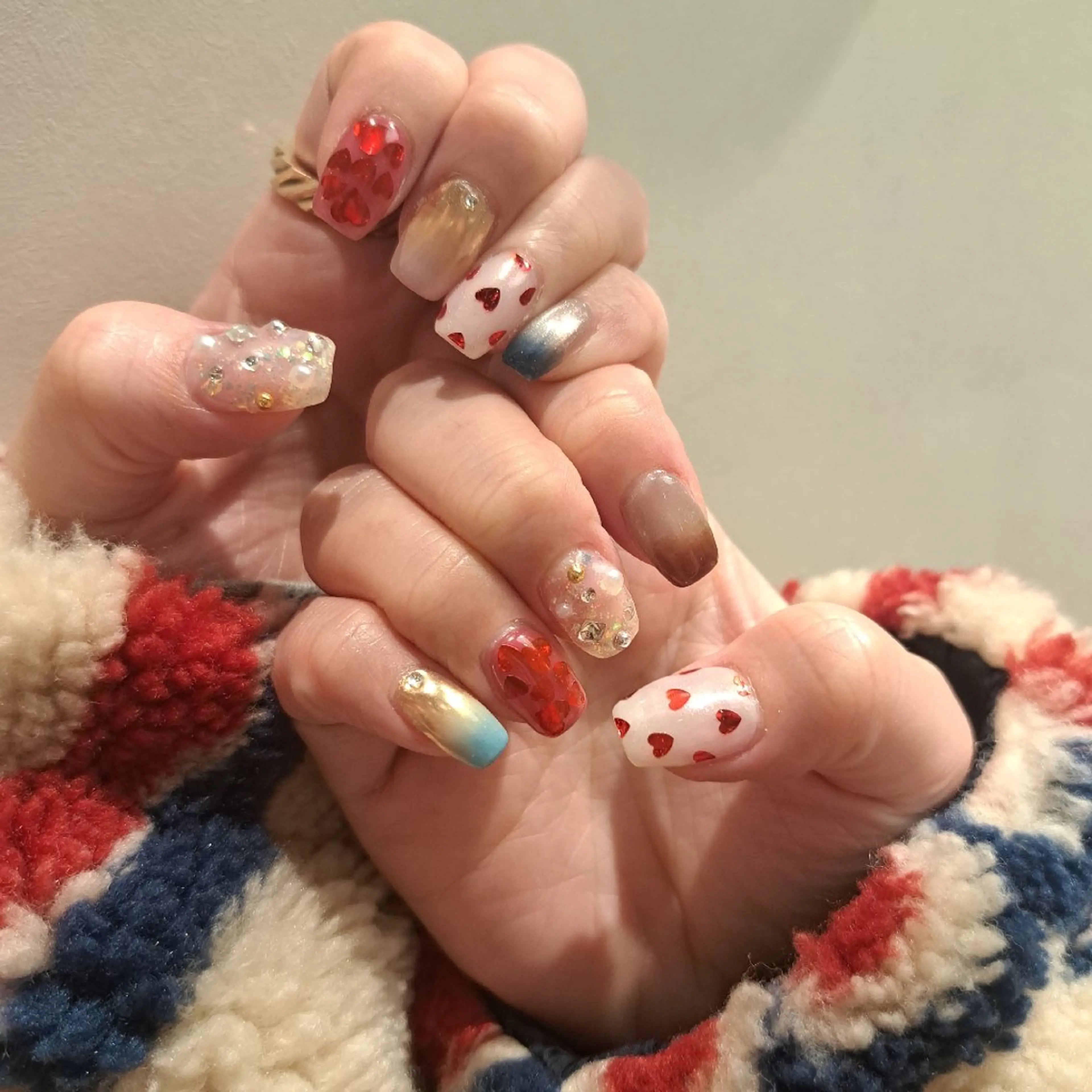 ネイル アートネイル ジェルネイル キラキラネイル 持ち込み 冬ネイル ハンドネイル Nail mood デザイン持ち込みokのネイルデザイン