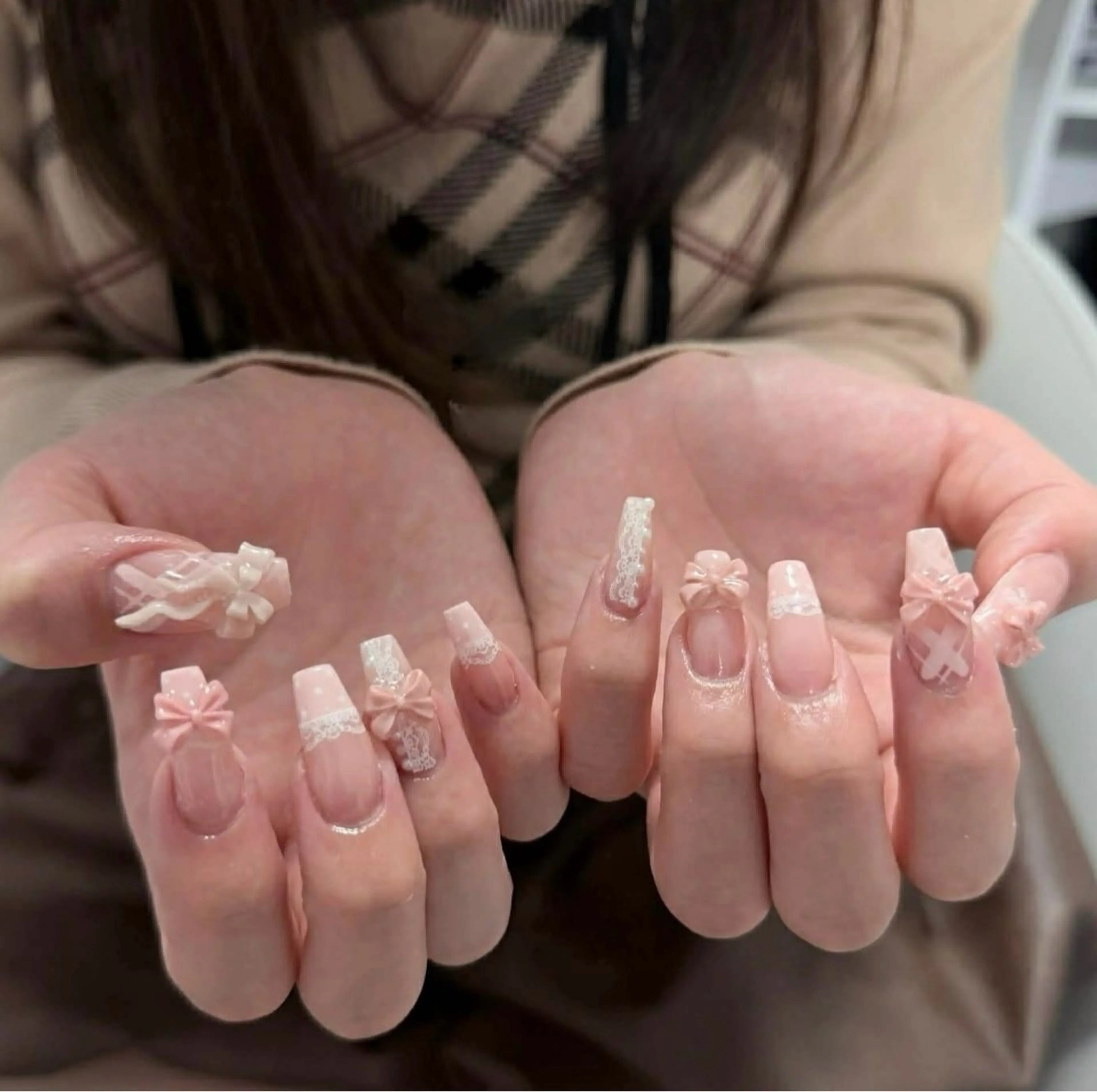 ネイル オーロラネイル クリアネイル 成人式 フラッシュネイル ジェルネイル ハンドネイル Amee Nail Salonのネイルデザイン