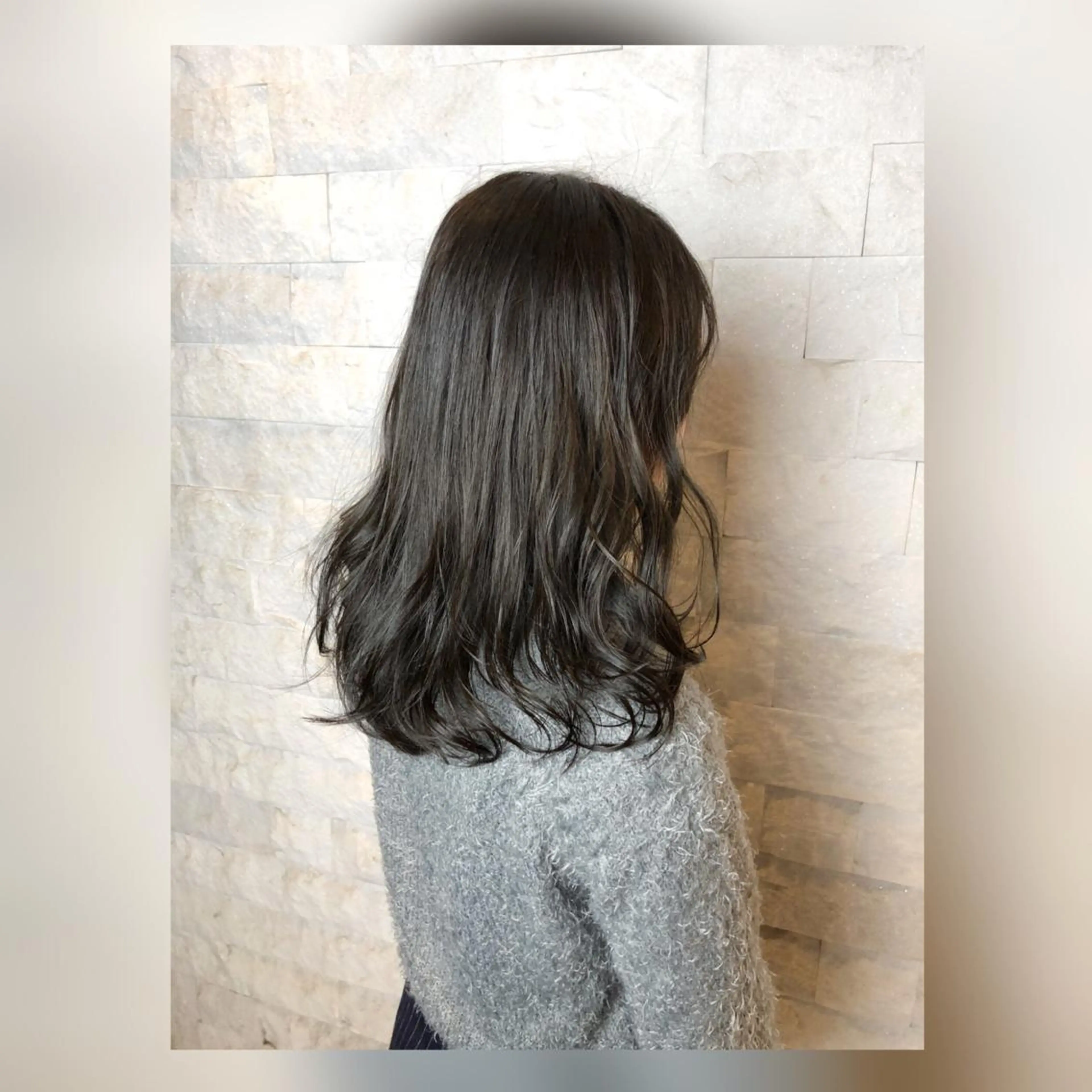 セミロング 圧倒的美髪ストレート ツダケイタロウのヘアスタイル