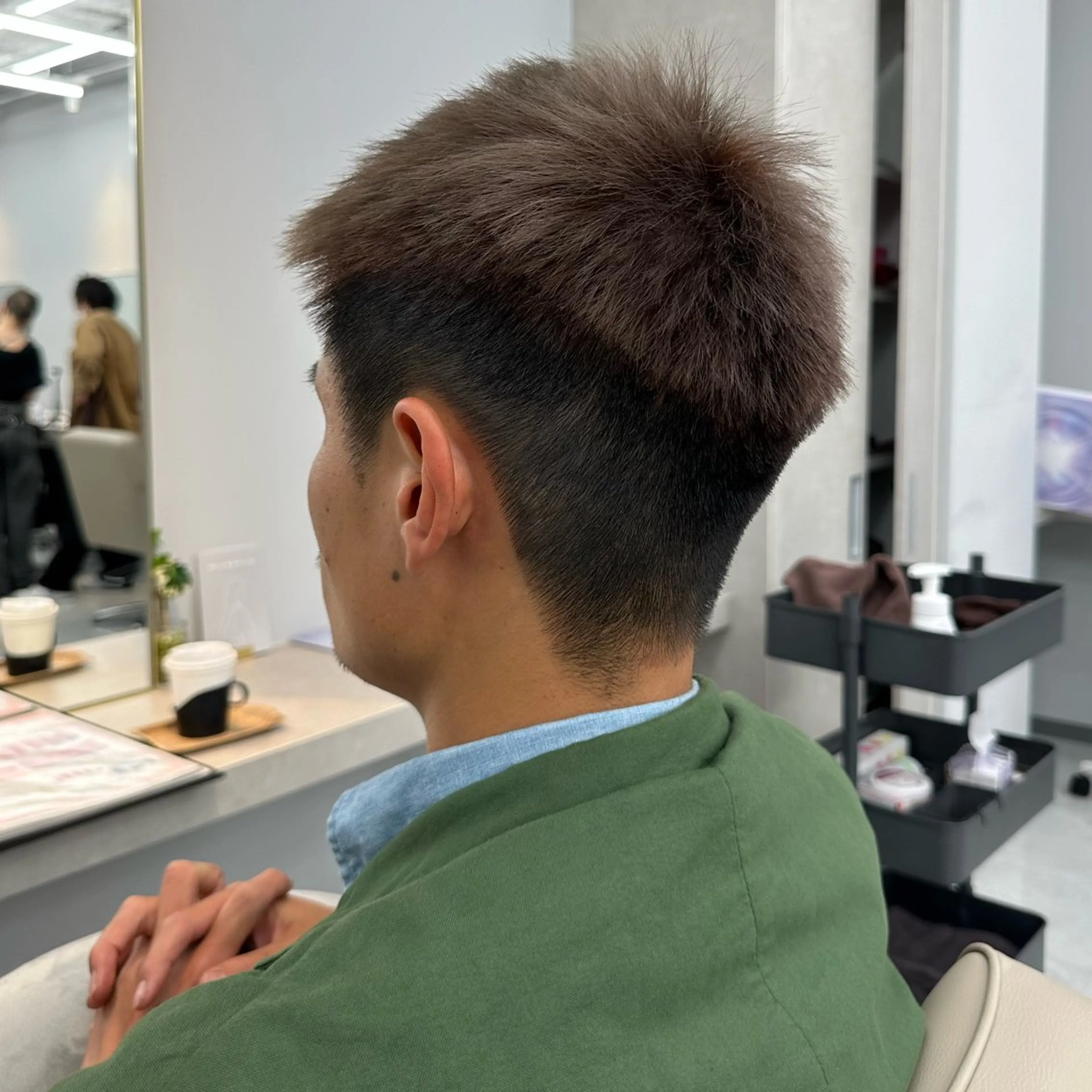 カラー ブリーチ 佐々木 玲のヘアスタイル