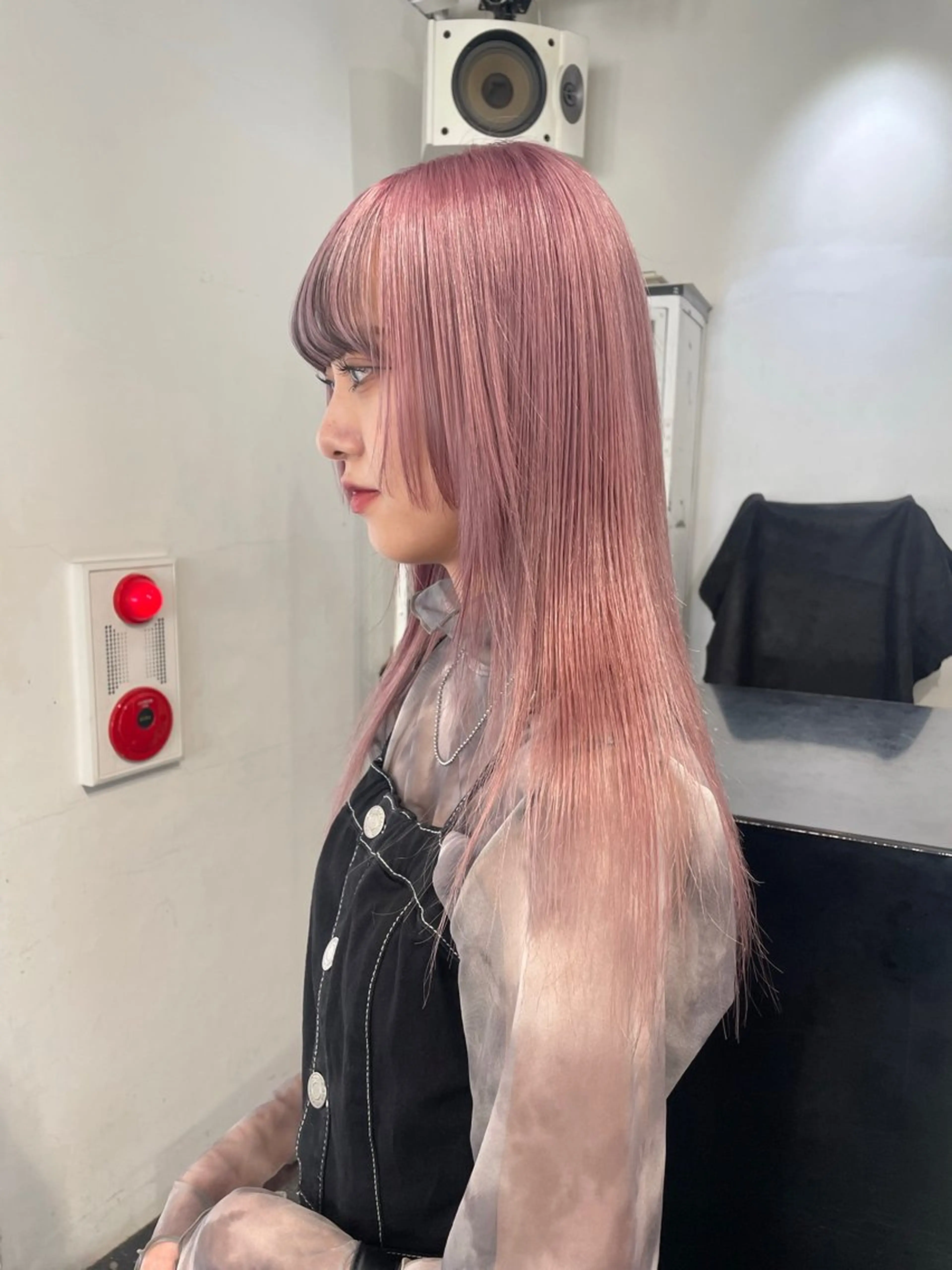 セミロング カラー ヘアアレンジ ブリーチ デザインカラー ラベンダーカラー ラベンダーピンク ピンクカラー カット ヘアカラー トリートメント 艶ハイトーン/ヘア アレンジAYAKAのヘアスタイル