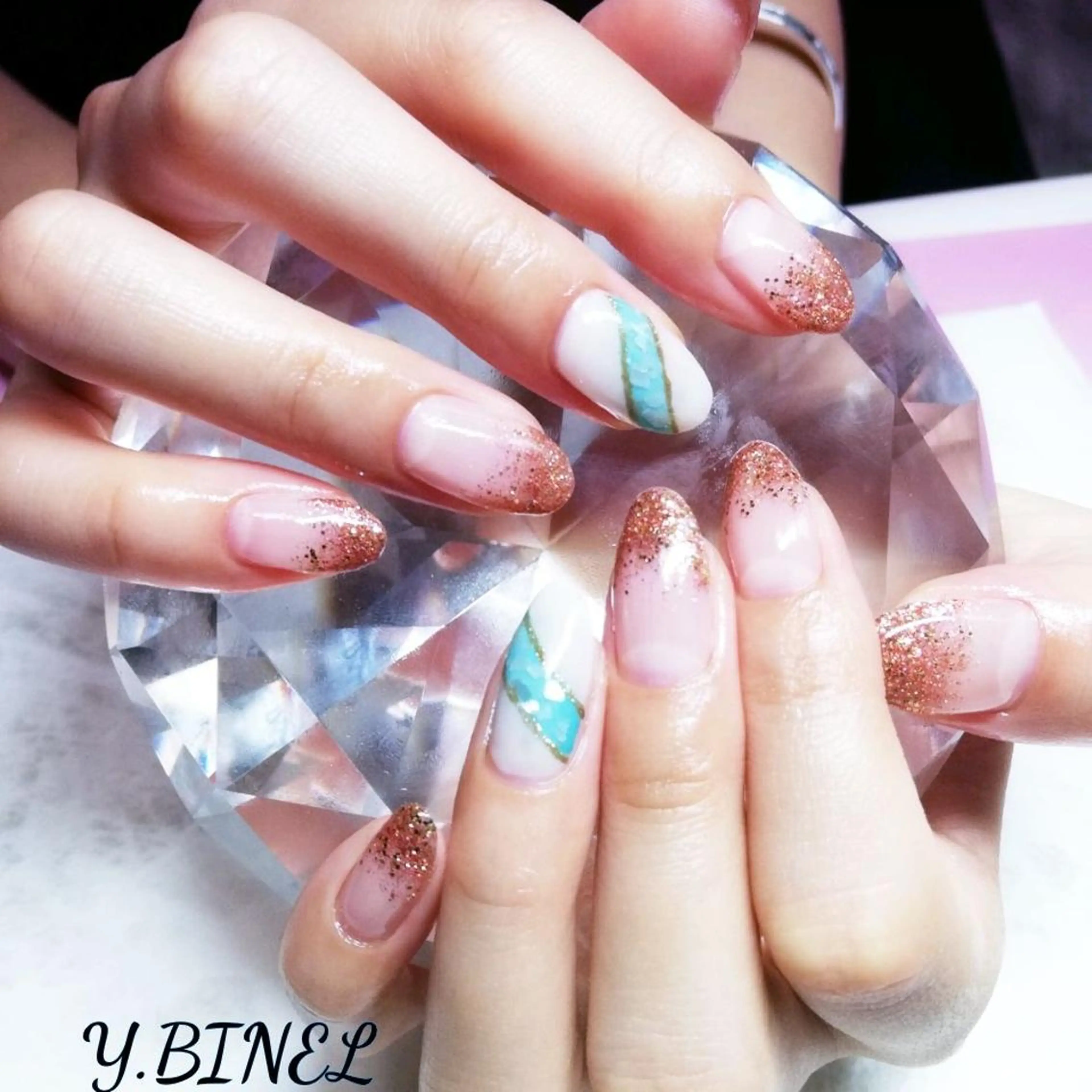 ネイル アートネイル グラデーション ラメ(グリッター) ラメグラデーション ハンドネイル Nail Salon Y.BINELのネイルデザイン