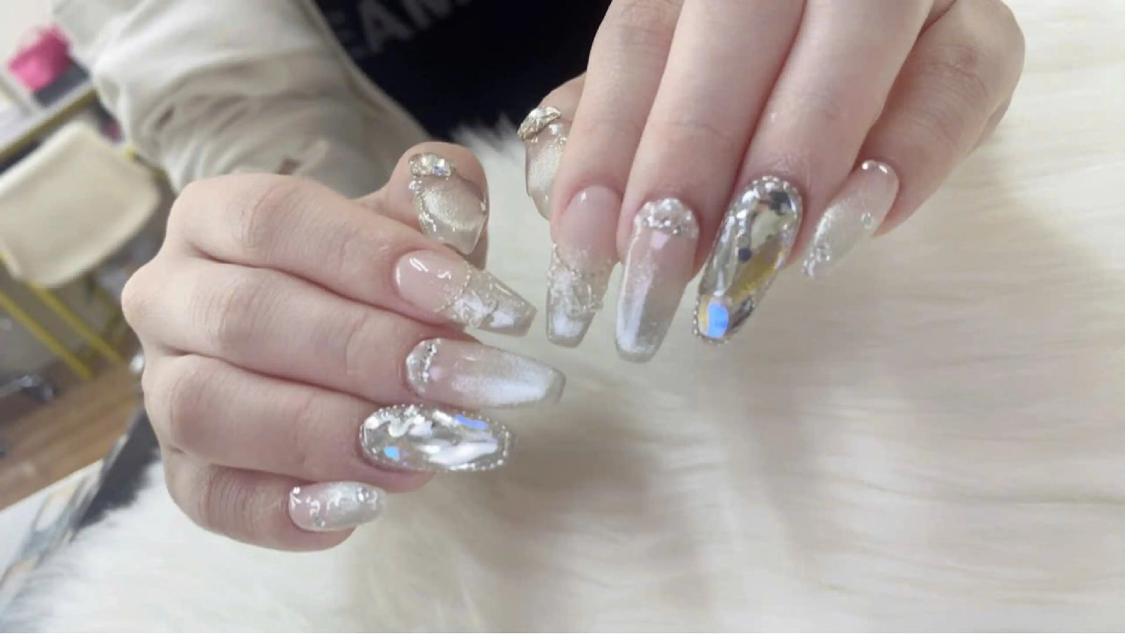 ネイル チークネイル ジェルネイル グラデーション キラキラネイル マグネットネイル ハンドネイル ハンドケア Hara Nail 【パラジェル使用】のネイルデザイン