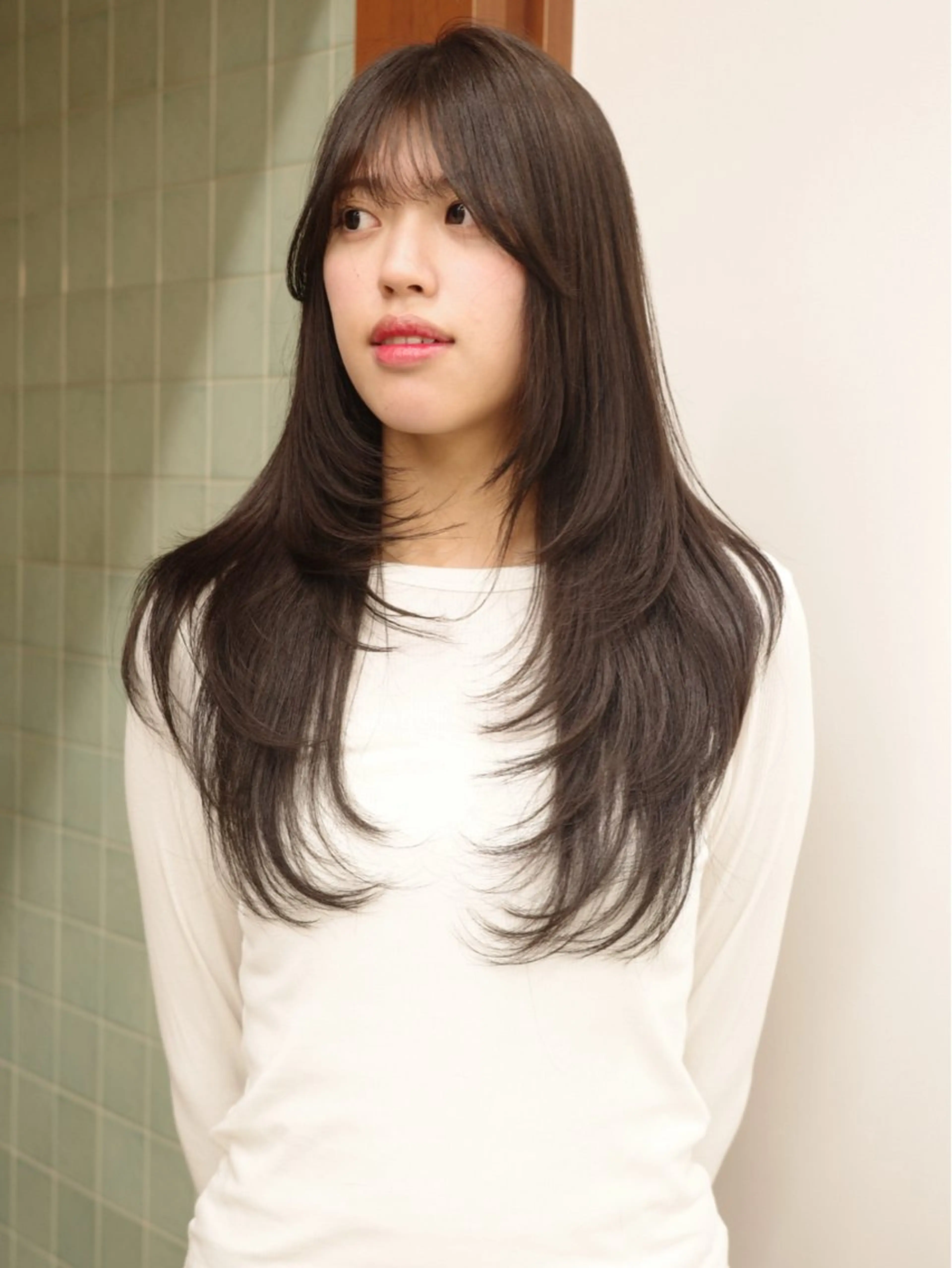 ロング カット (𝐡)𝐰𝐢𝐦 𝐲𝐮𝐧𝐚のヘアスタイル
