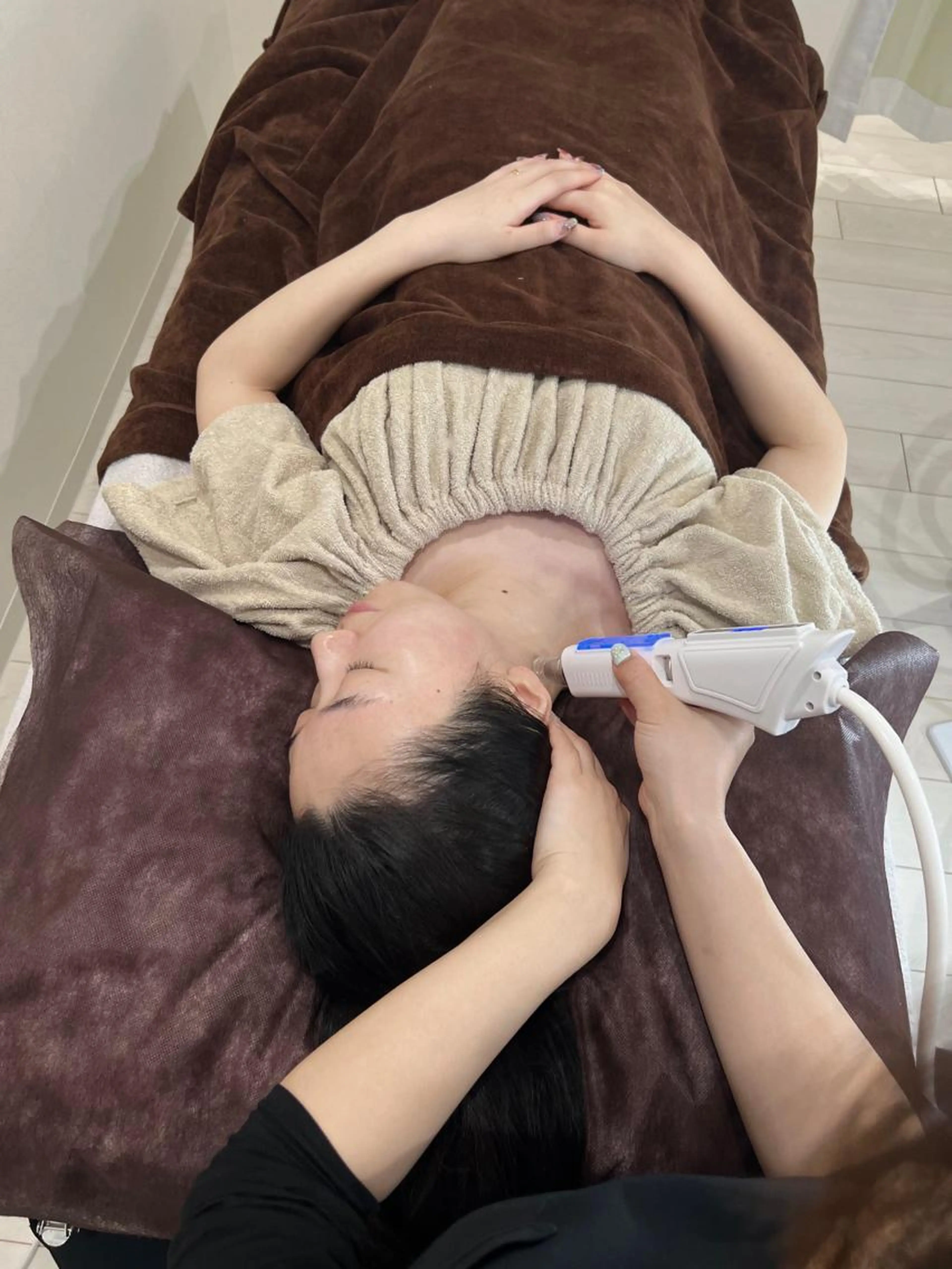 【新規の方】頭皮〜お顔 フルケアセット【エアバリ体験】相乗効果でリフトアップ⤴️(全顔美容液付)の写真