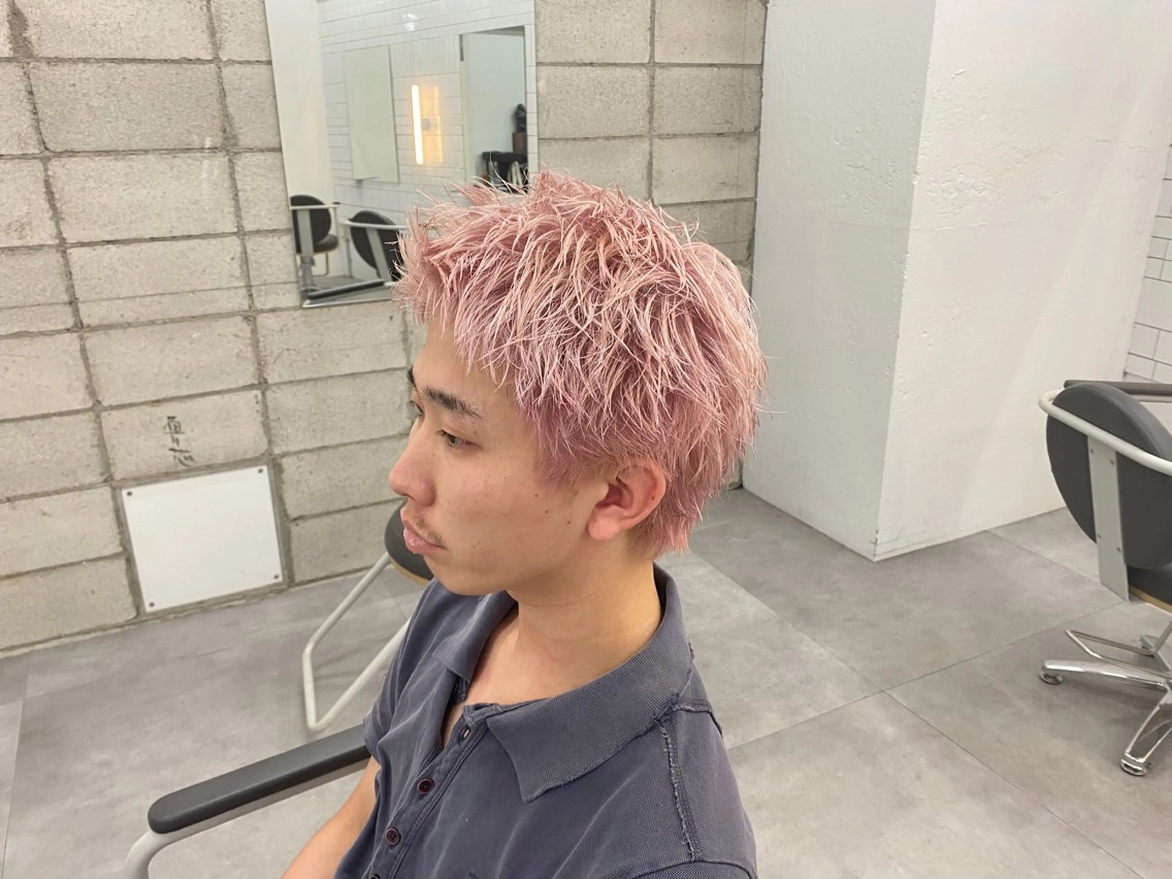 カラー メンズ メンズハイトーン スパイキーショート ハイトーンカラー カット ヘアカラー メンズパーマ外屋敷 航のヘアスタイル