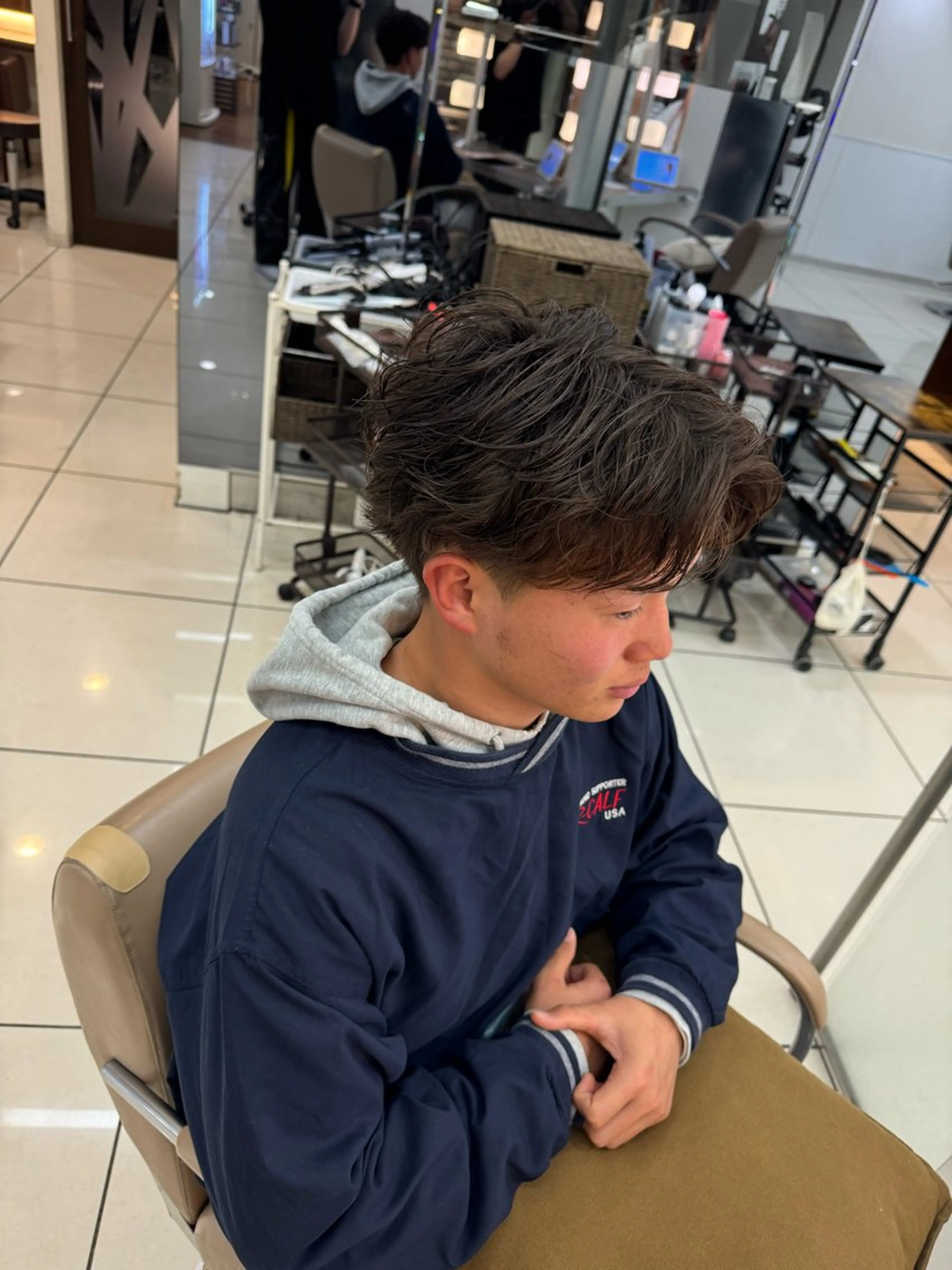 パーマ メンズ 縮毛矯正、韓国レイヤ ーカットメンズカットのヘアスタイル