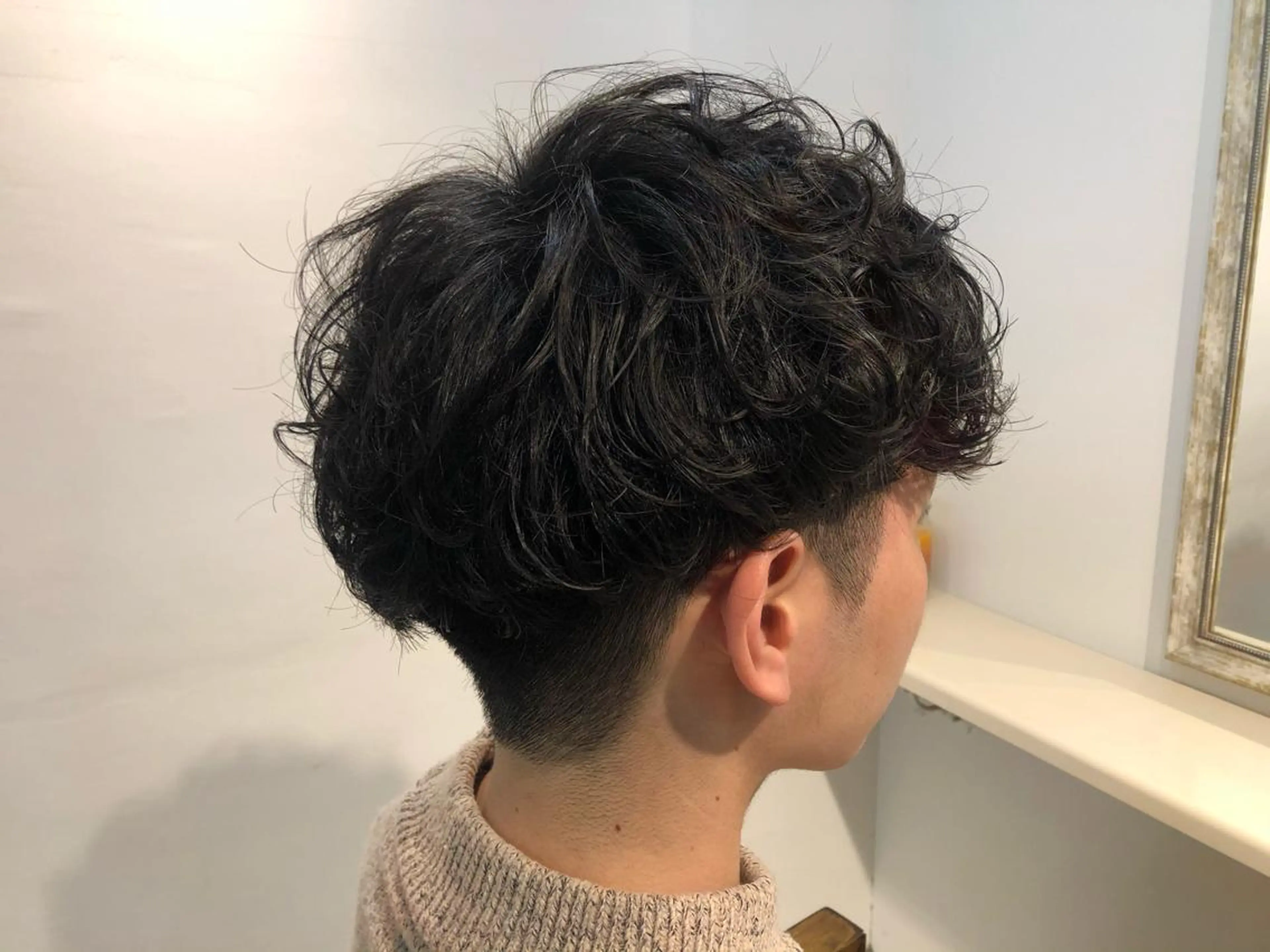 ミディアム メンズ ミディアムパーマ メンズパーマ 🤍中野 レオ🤍のヘアスタイル