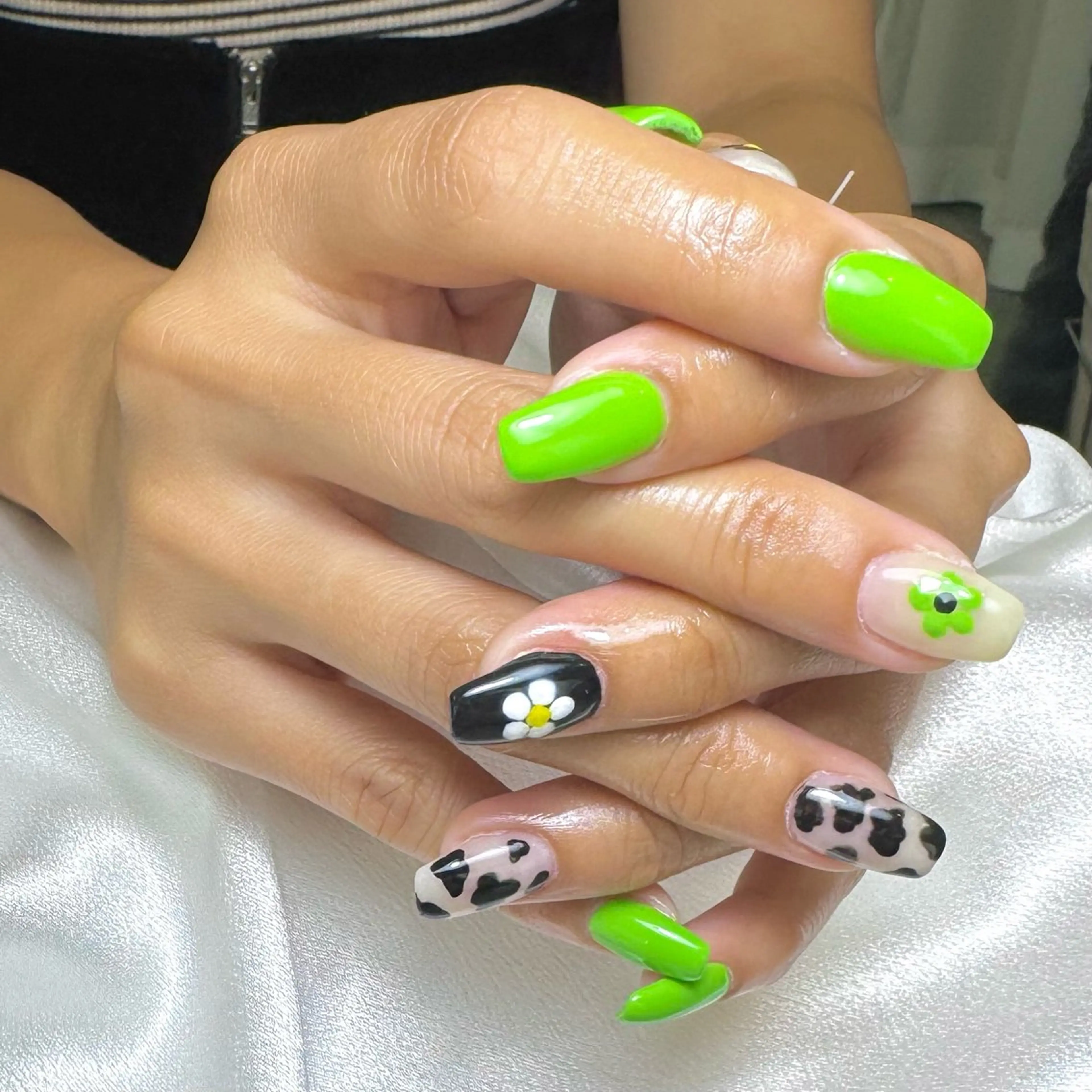 ネイル フラワーネイル ハンドネイル nail room 5890  noaのネイルデザイン