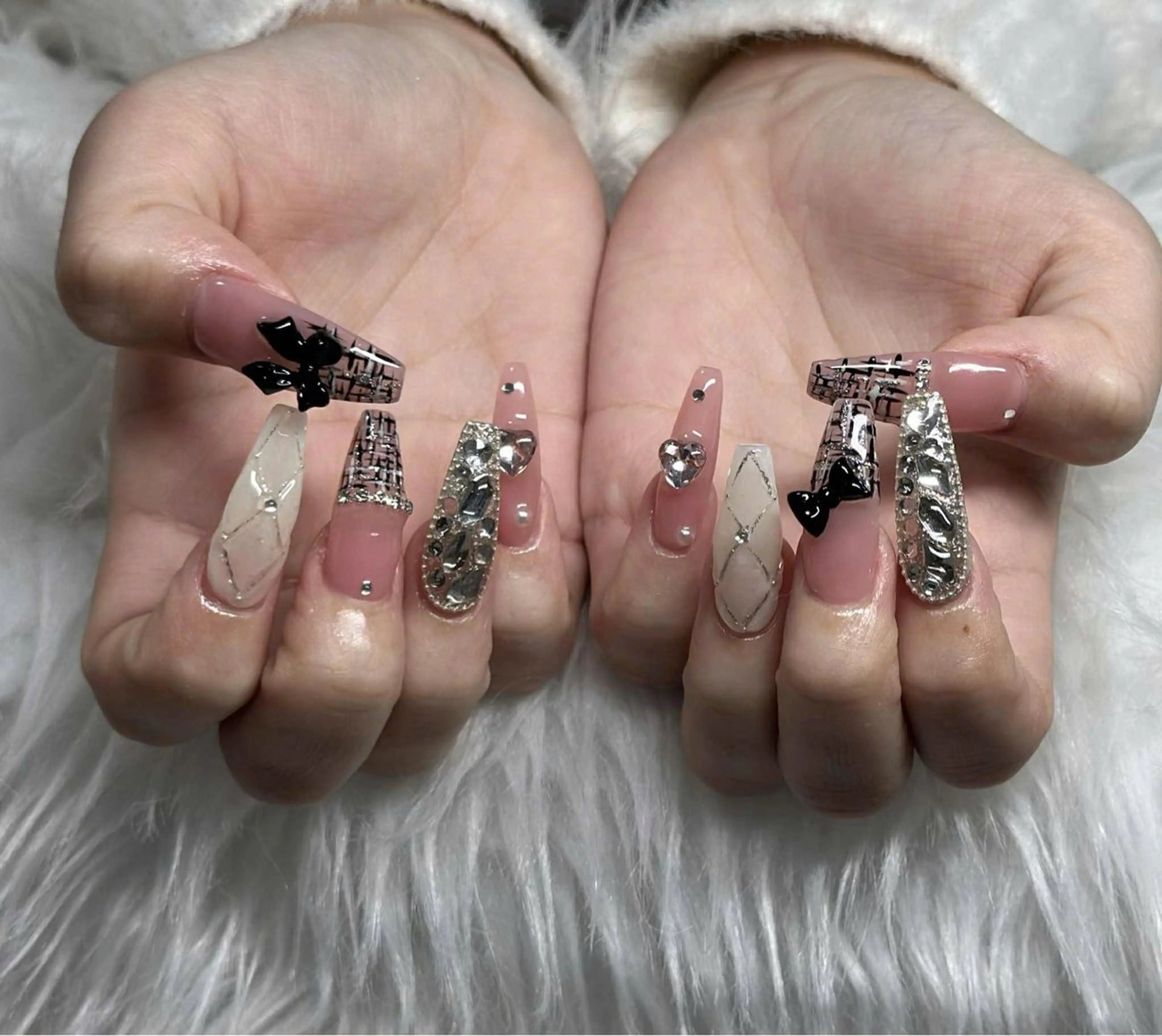 ネイル フレンチネイル ジェルネイル ガラスフレンチ ハロウィン ハート ハンドネイル H.baby Nail Salonのネイルデザイン
