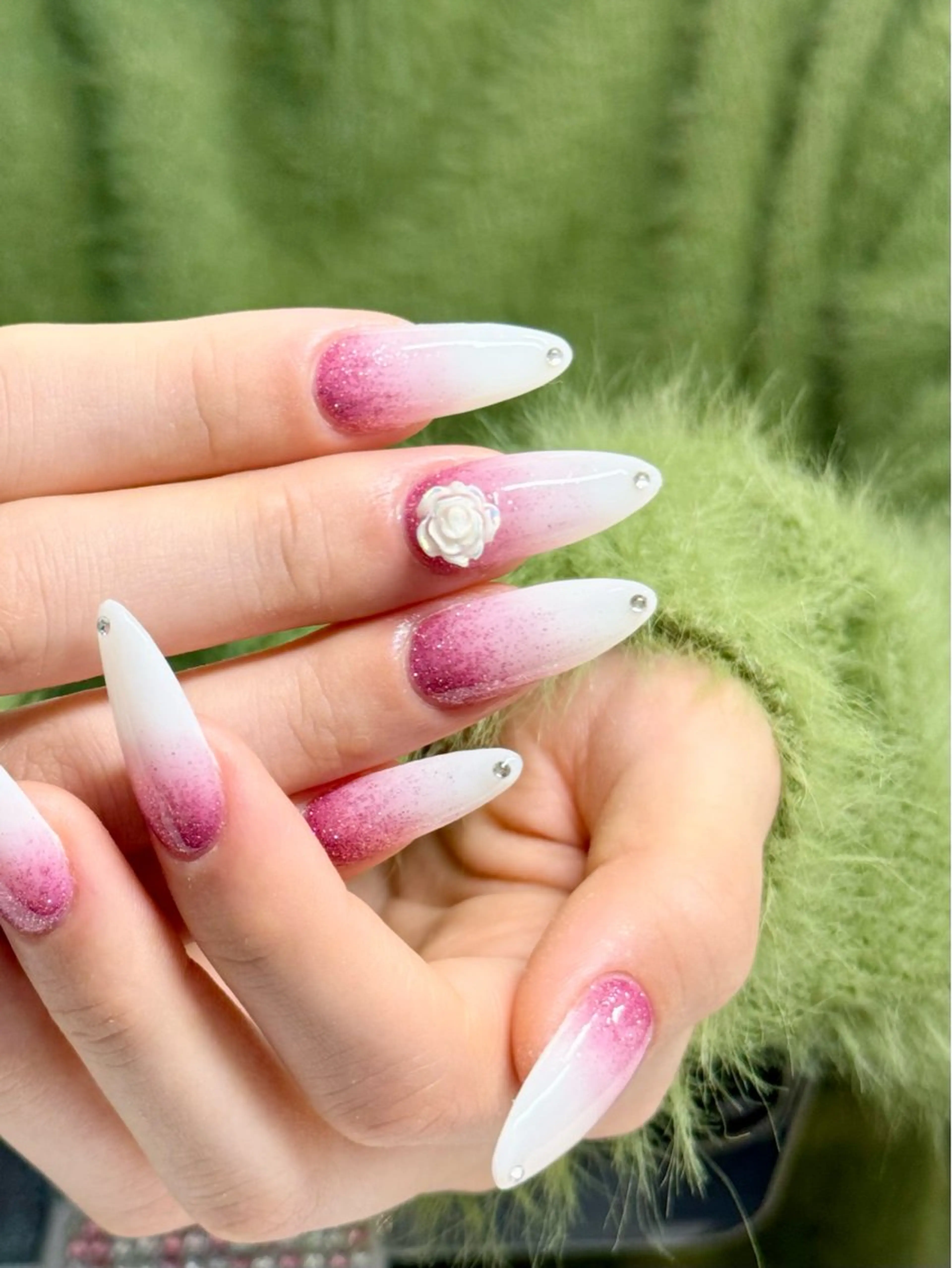 セミロング ハンドネイル rose ネイルサロンのネイルデザイン