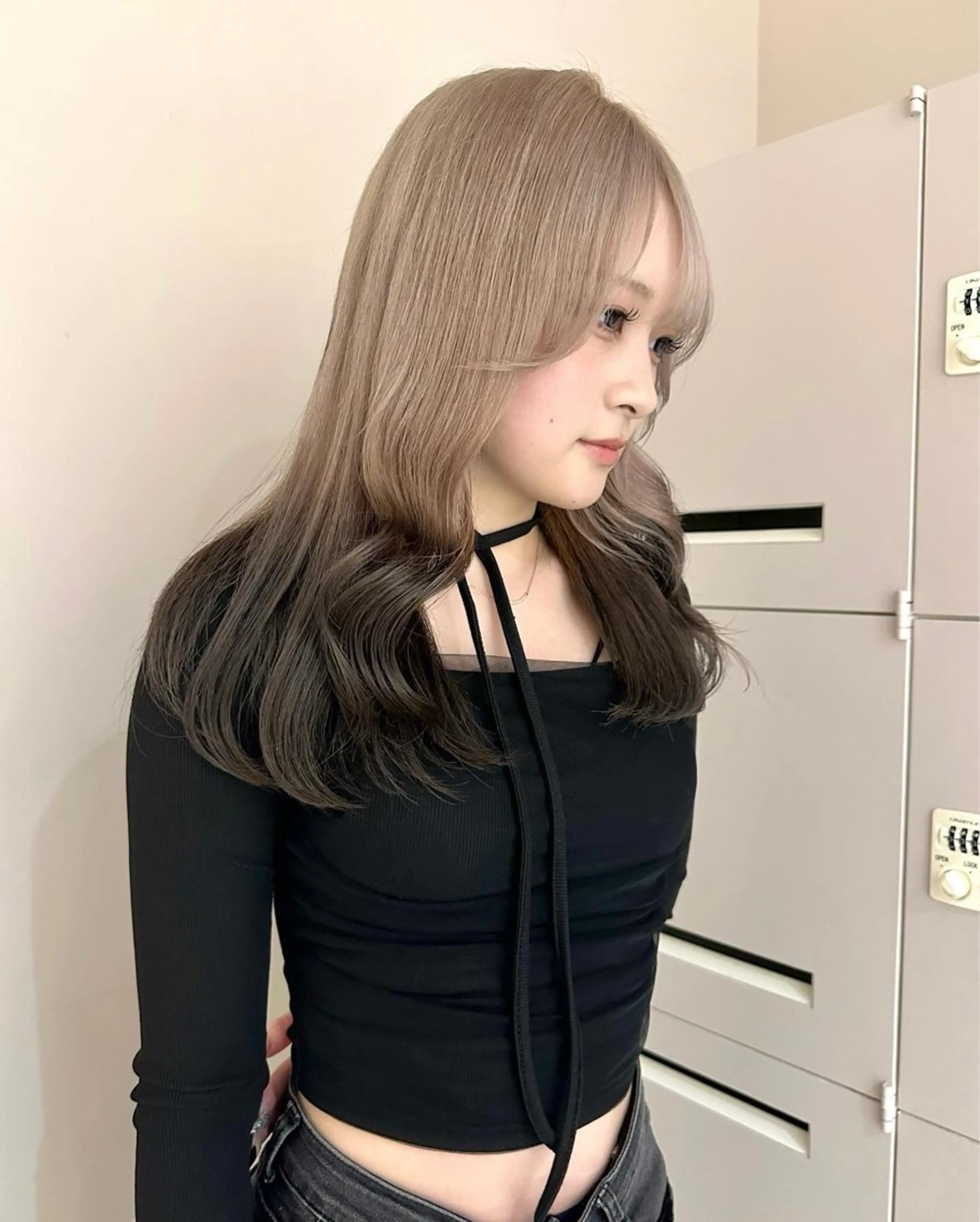 ロング Hug👩🏼‍🦱 ハイトーンボブのヘアスタイル