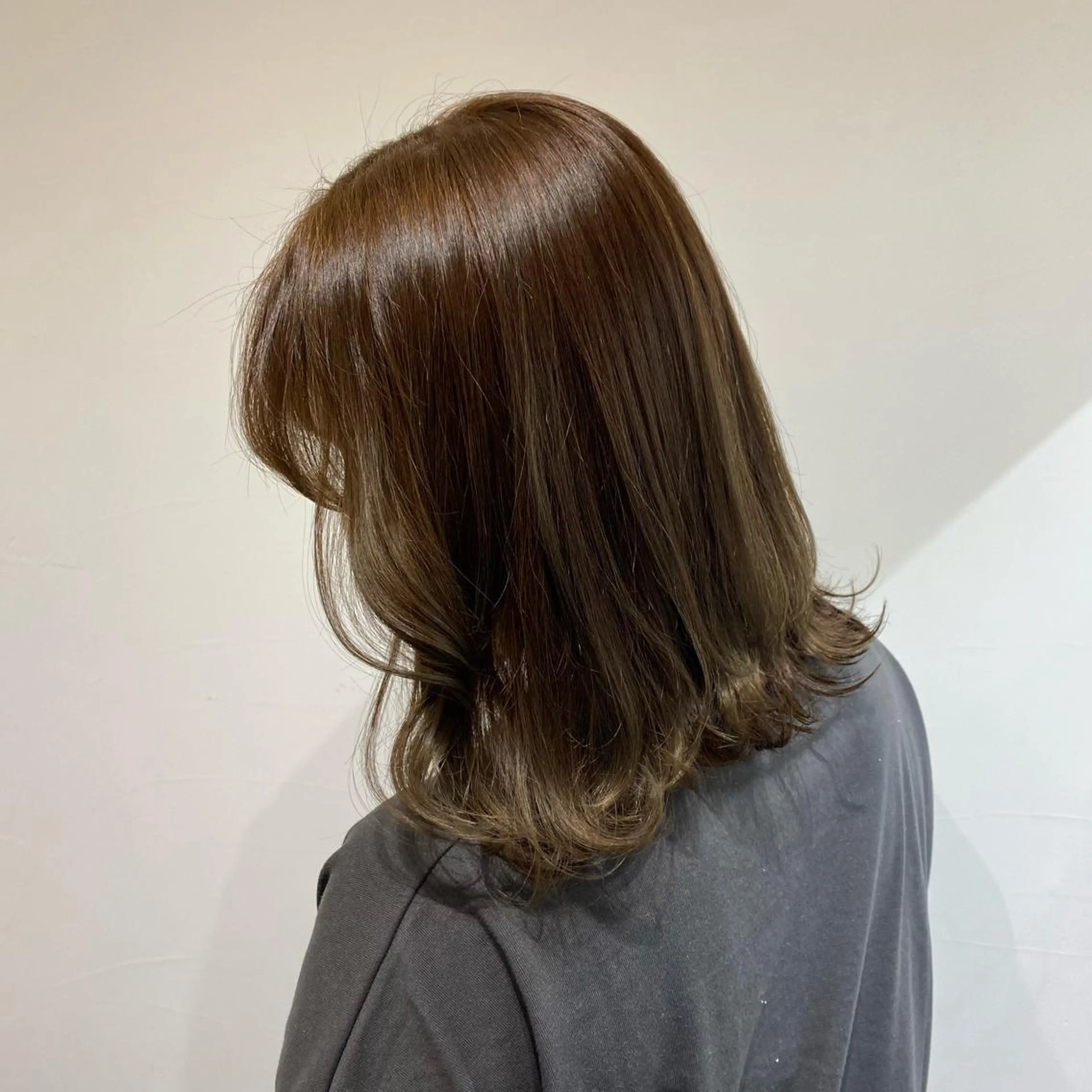 ミディアム カラー バレイヤージュ ブリーチ ブラウンカラー ケアブリーチ ダブルカラー 韓国ヘア特化 💟 ララア 💟のヘアスタイル