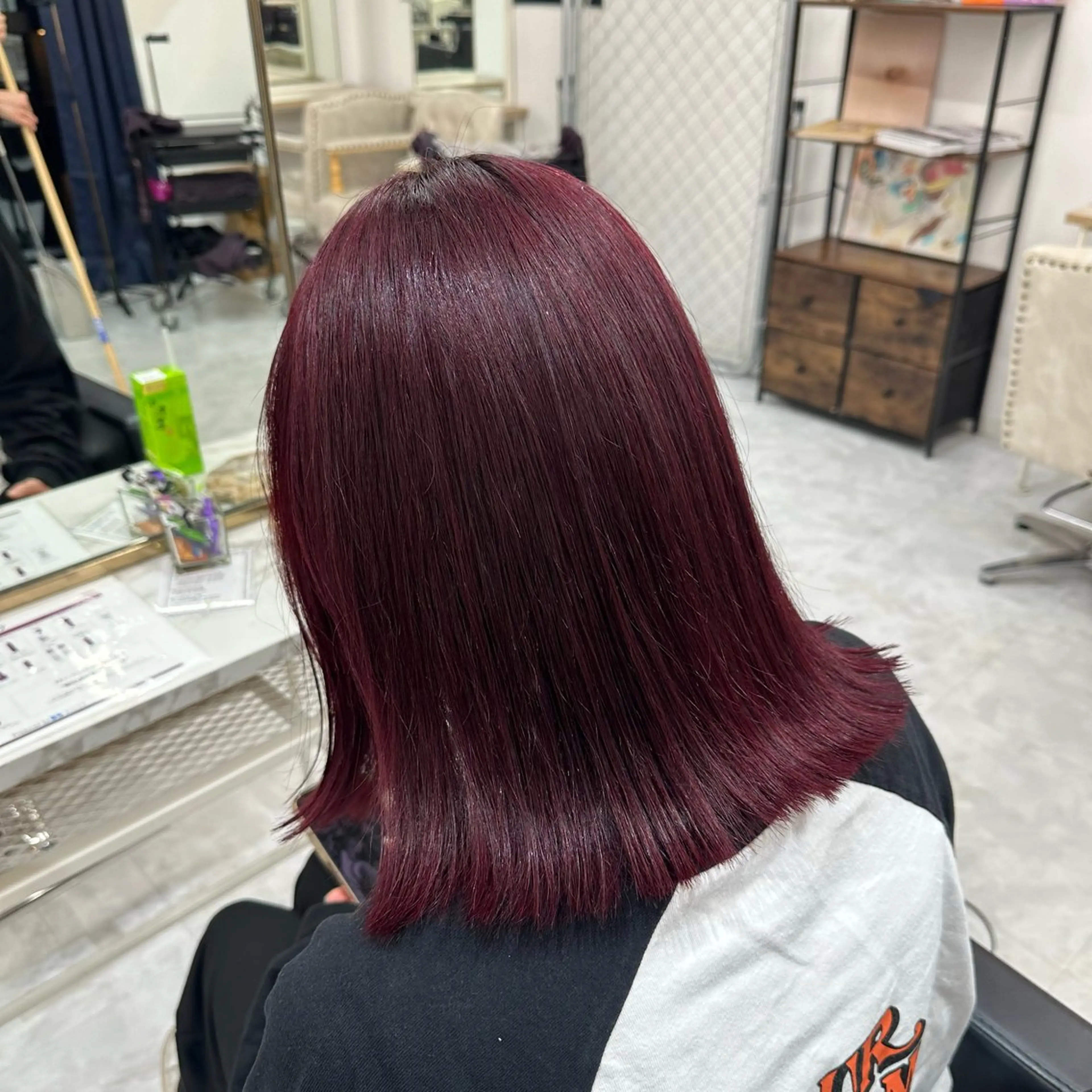 カラー ボルドーカラー レッドカラー ヘアカラー トリートメント 💎艶々ハイトーン MOE💍🤍のヘアスタイル