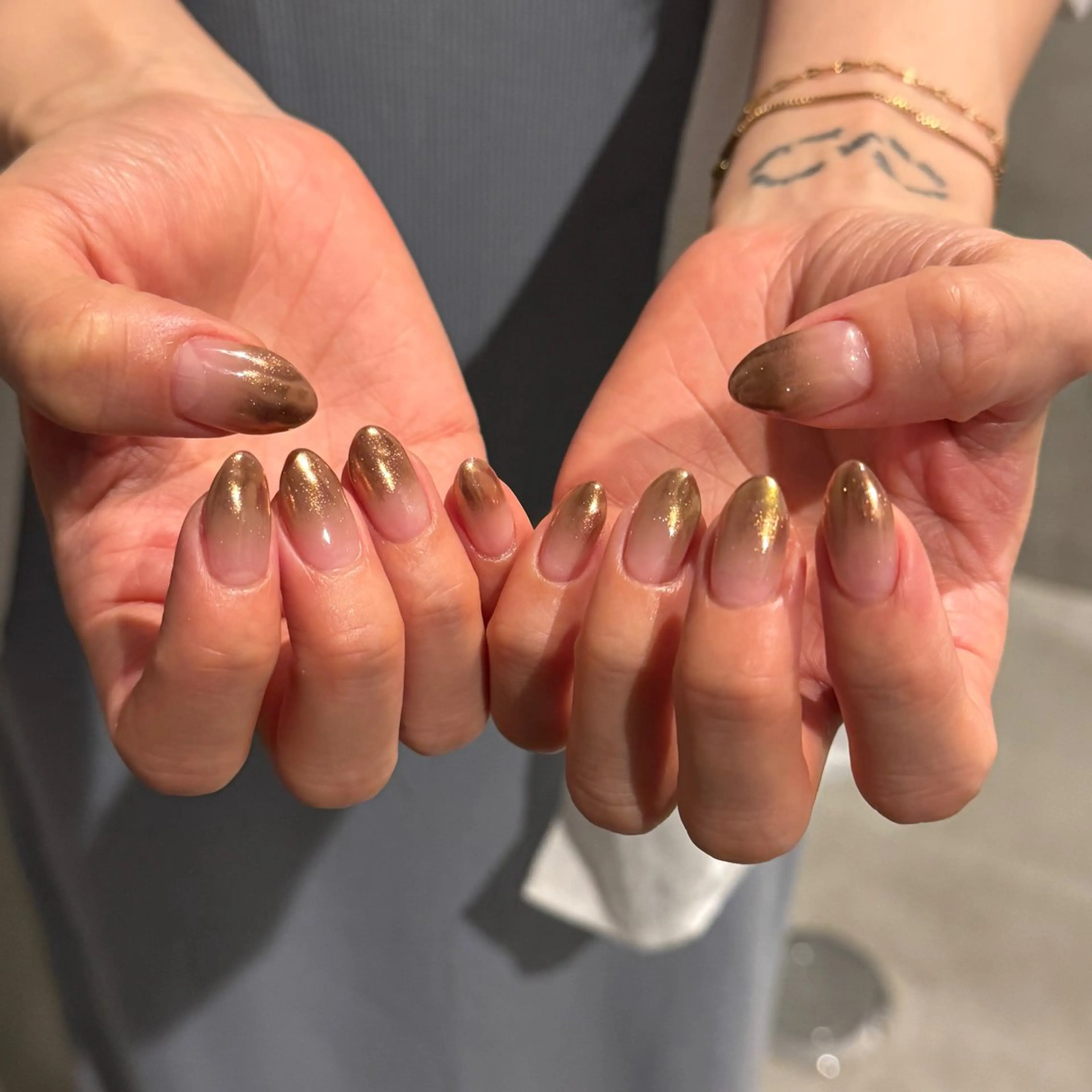 ネイル ミラーネイル ハンドネイル 𝐫𝐚𝐢 𝐧𝐚𝐢𝐥の眉毛・アイブロウイメージ