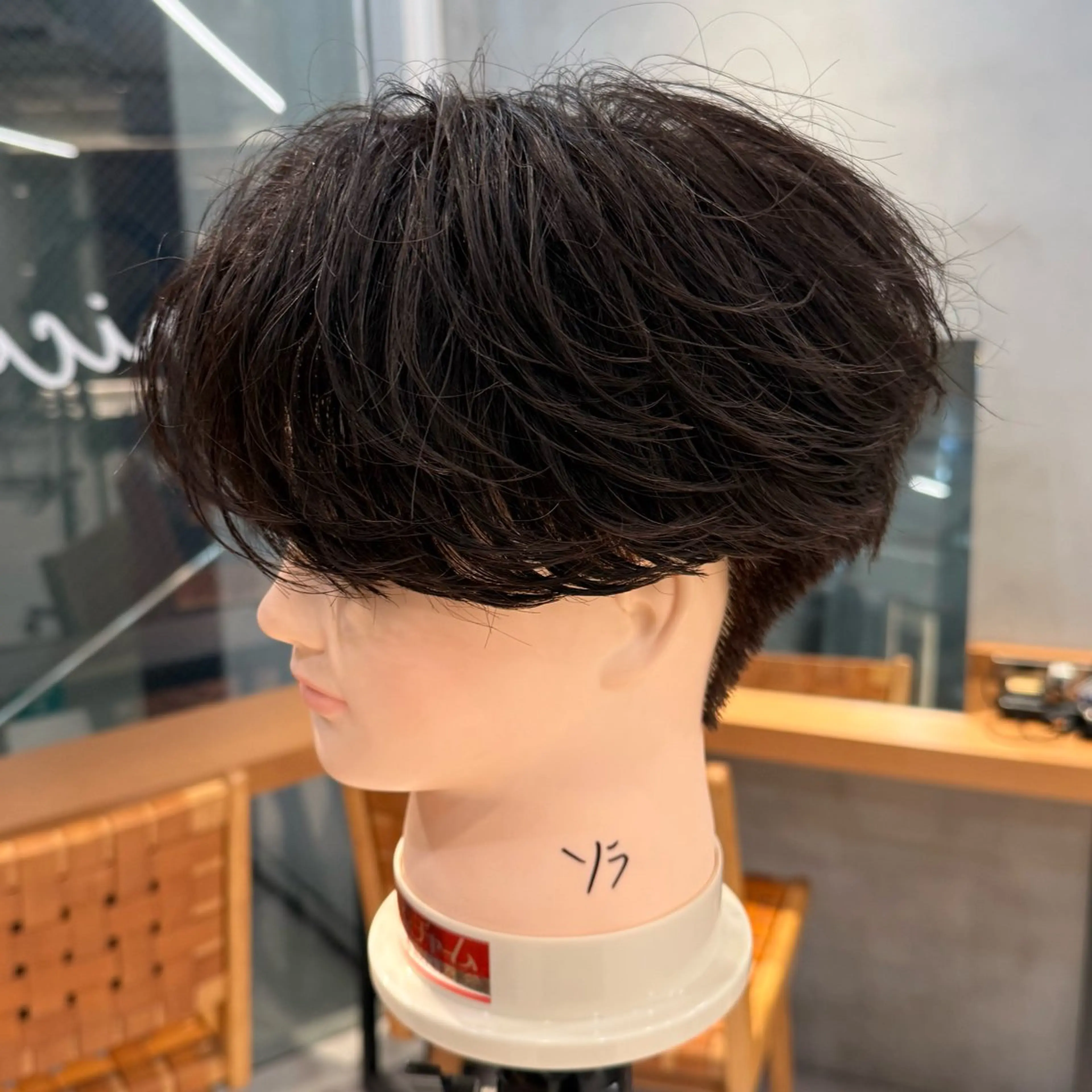 ショート メンズ カット ハイトーンニュアンス 毛流れシャドウパーマのヘアスタイル