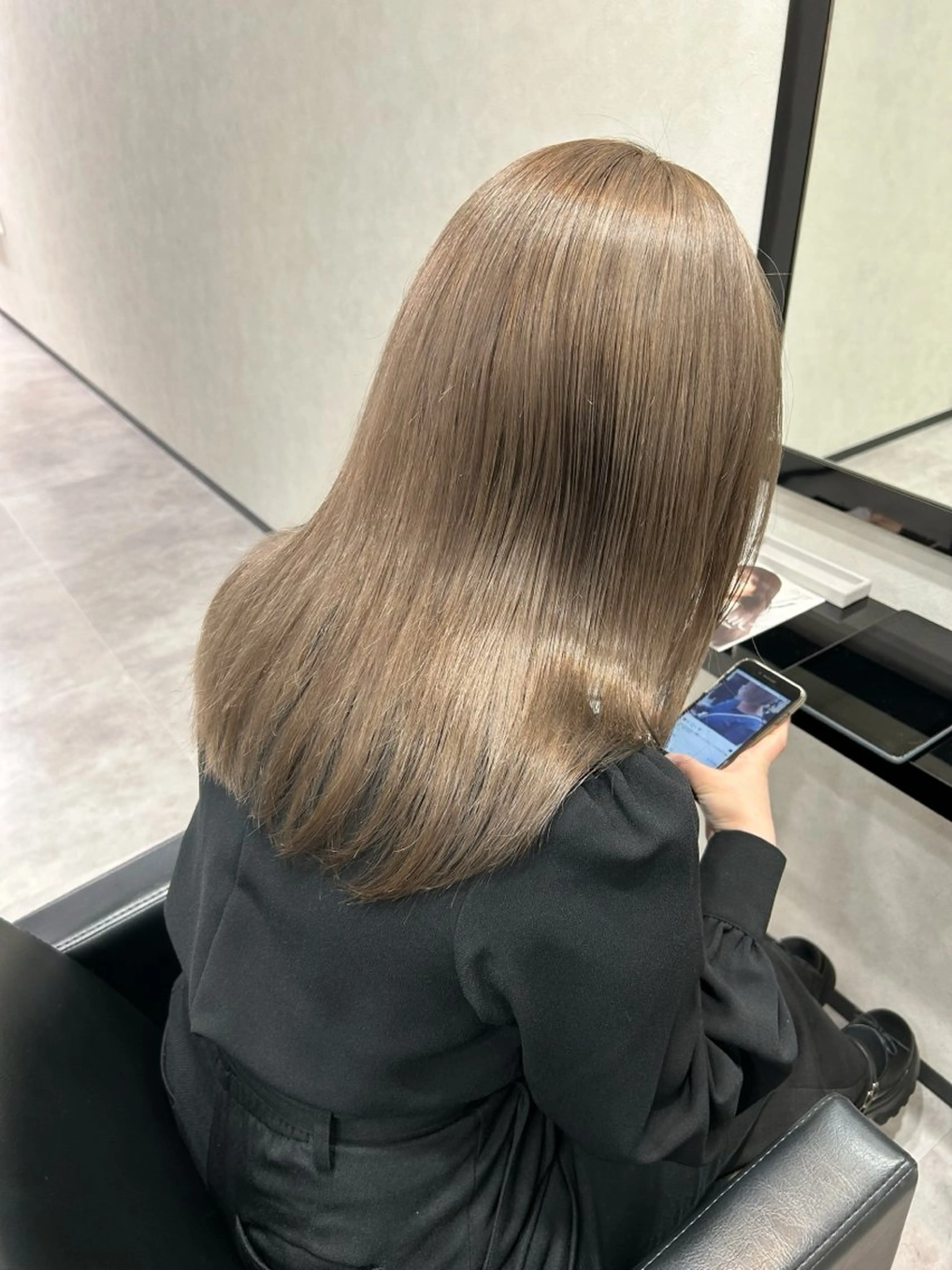 ロング カラー ベージュカラー ヘーゼル ナカジマ ナナのヘアスタイル