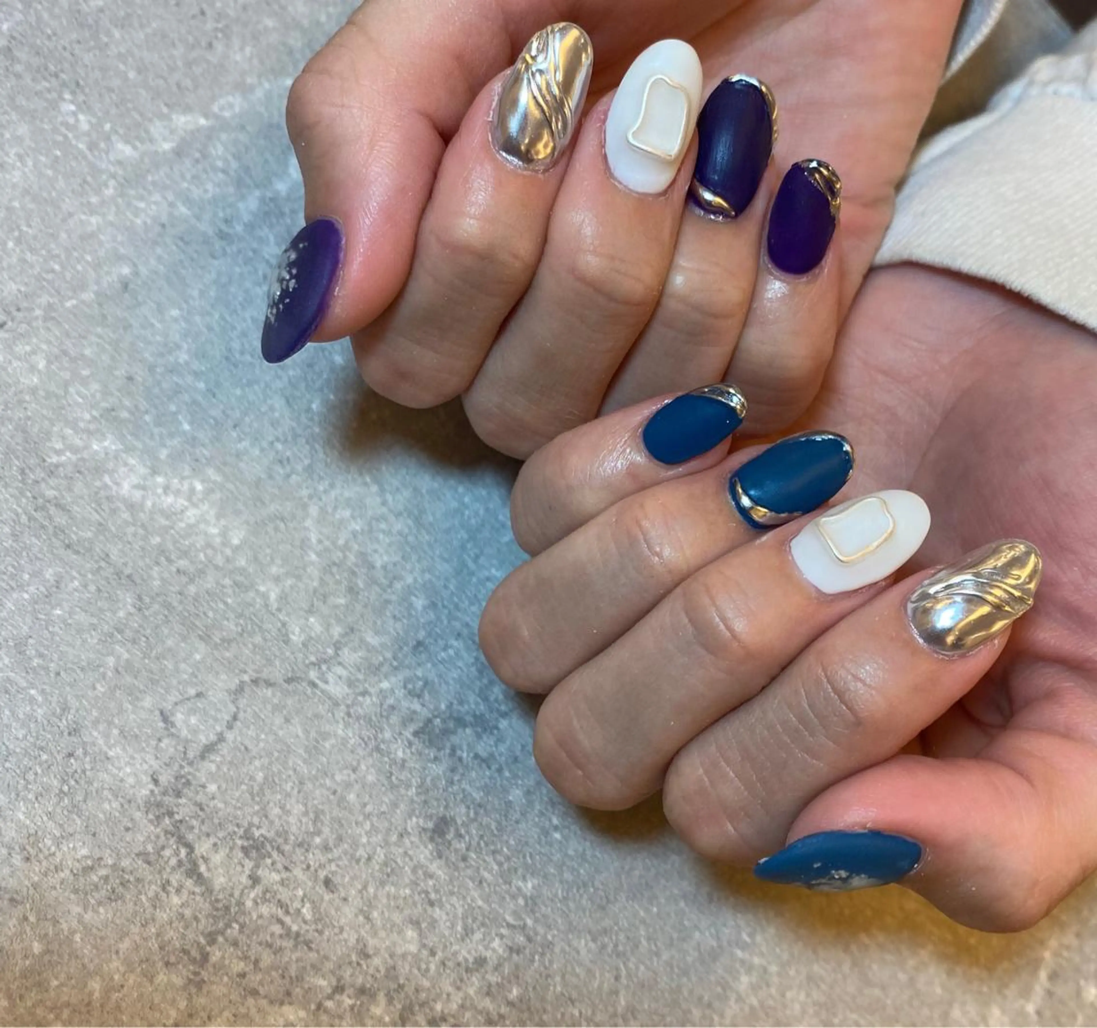 ネイル ミラーネイル ネイビー ニュアンスネイル ハンドネイル ハンドケア FASTNAIL PLUS 新宿店のネイルデザイン