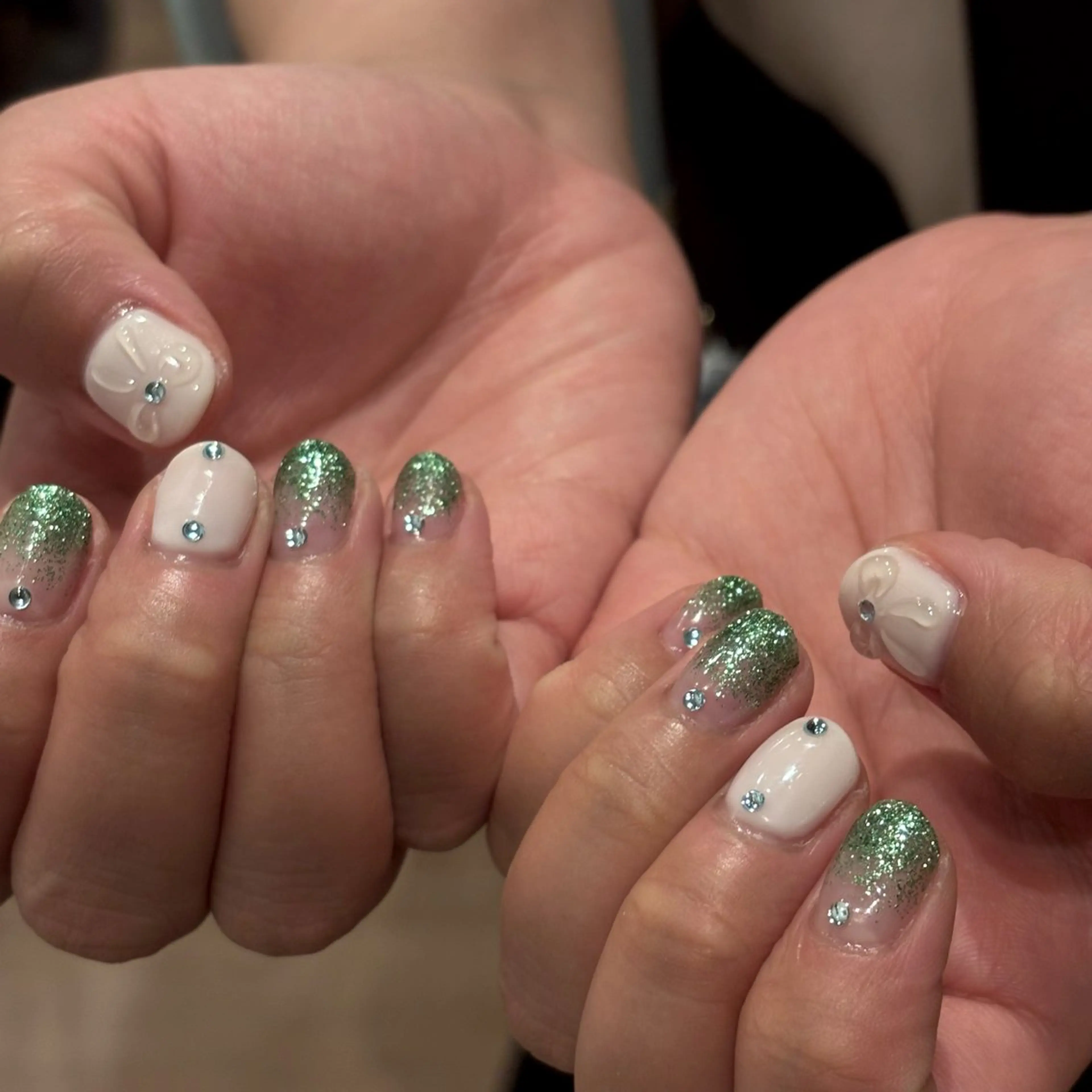 ネイル ラメ(グリッター) ラメグラデーション リボン Bianca名駅店 安田のネイルデザイン