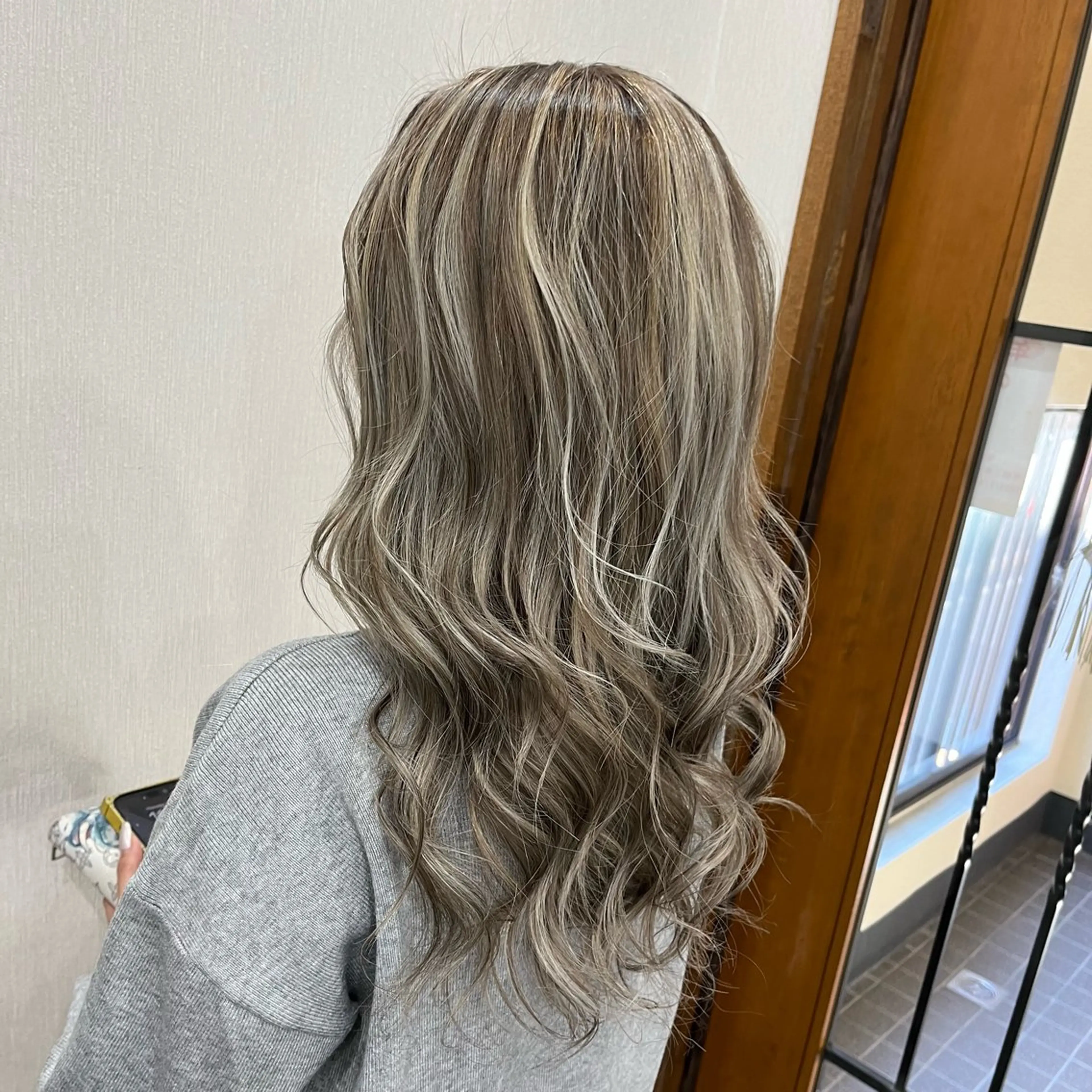 カラー 江波戸 恵のヘアスタイル